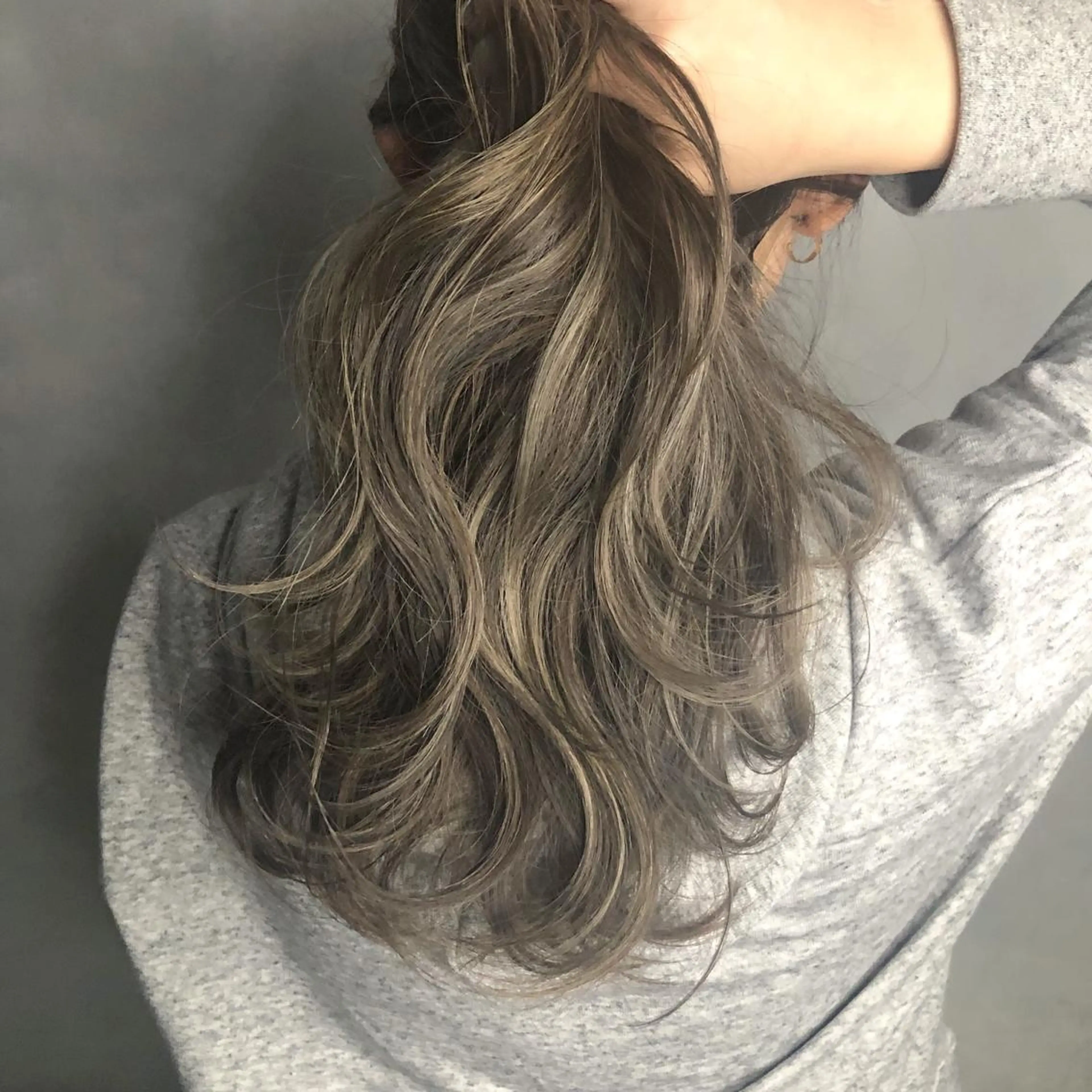 ロング カラー ハイライトカラー ハイライト ORIKA 美容室のヘアスタイル