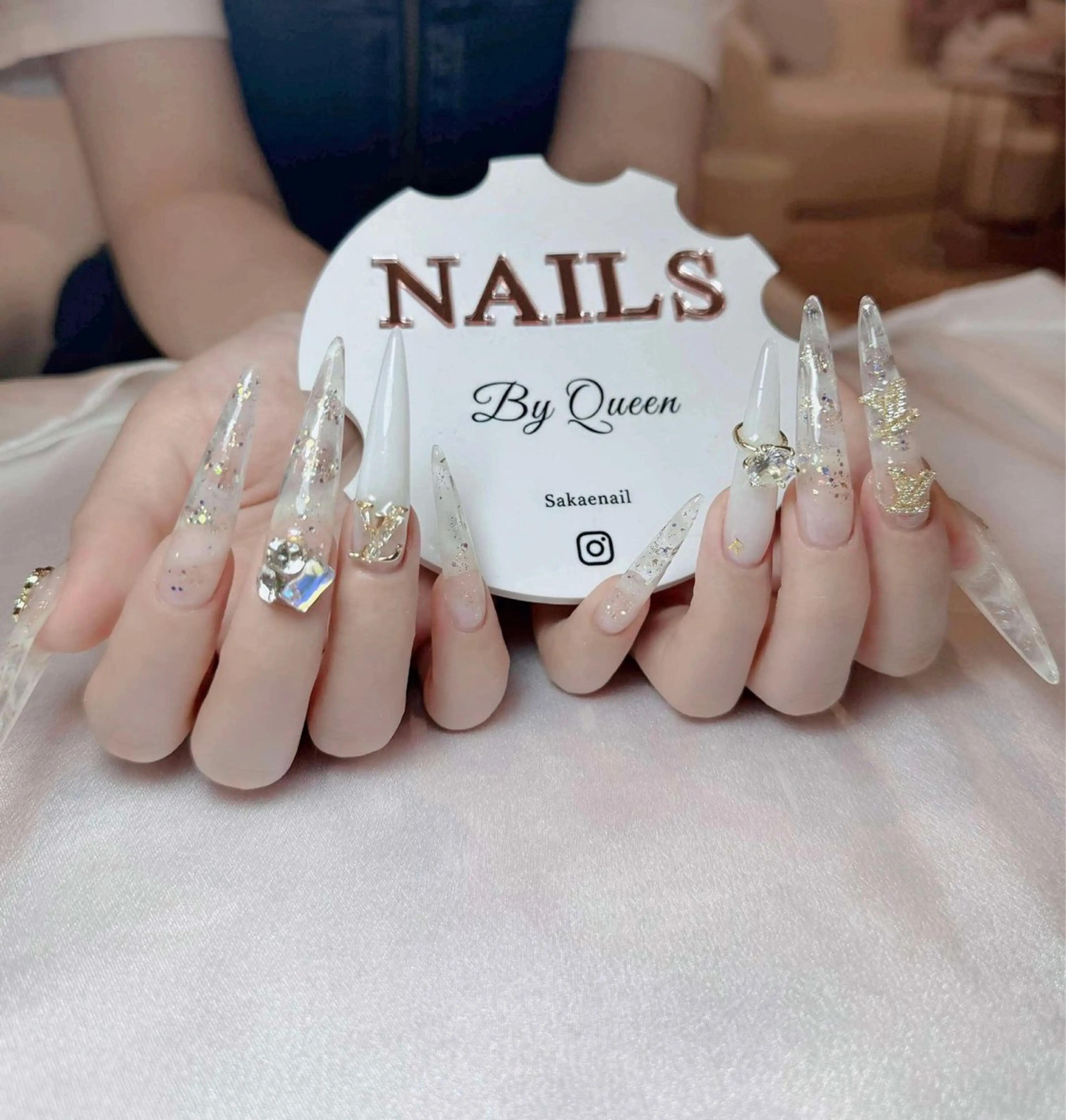 ネイル ロングネイル ネイルチップ Queen Nail Salonのネイルデザイン