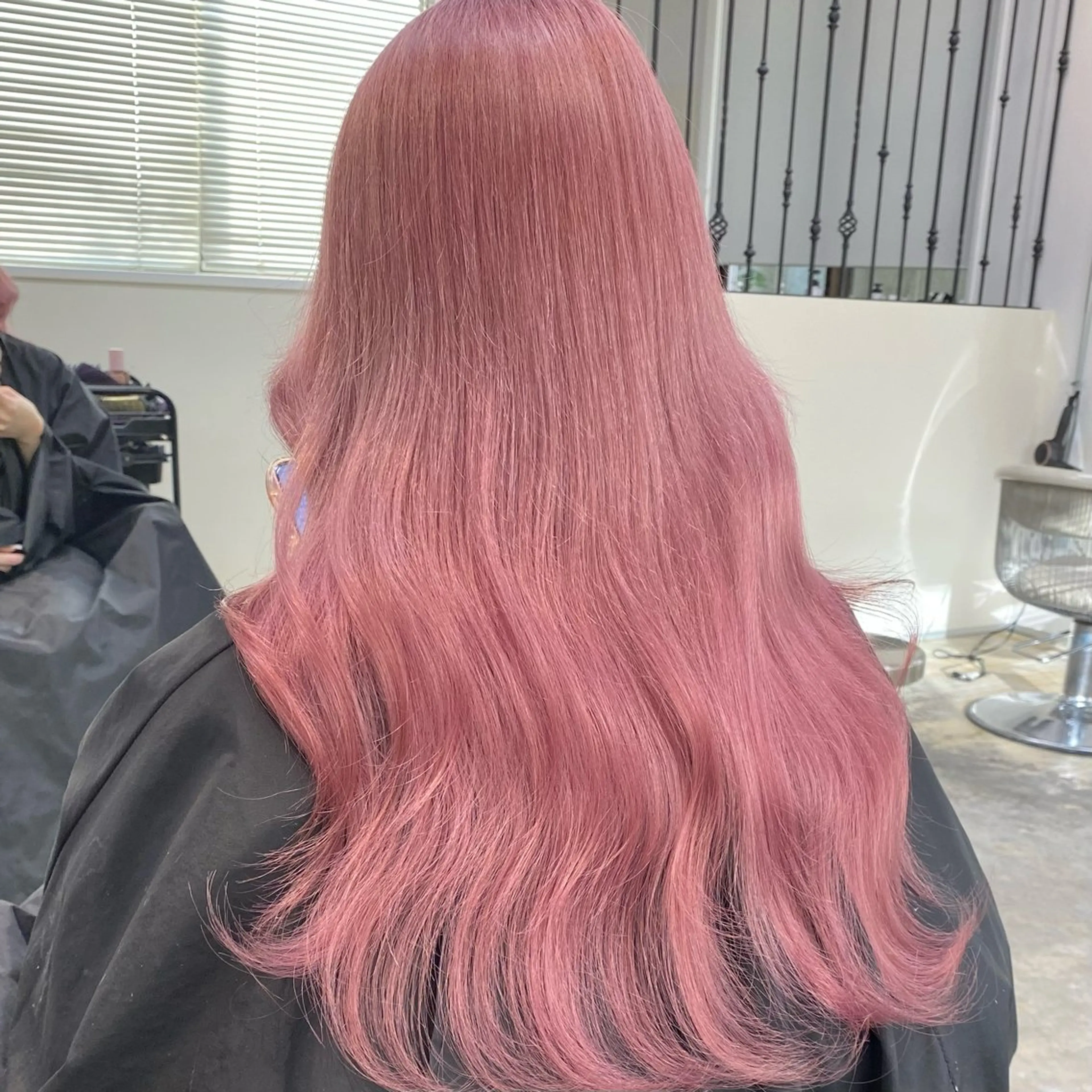 ロング カラー ピンクカラー カット ヘアカラー souco/ moenoのヘアスタイル