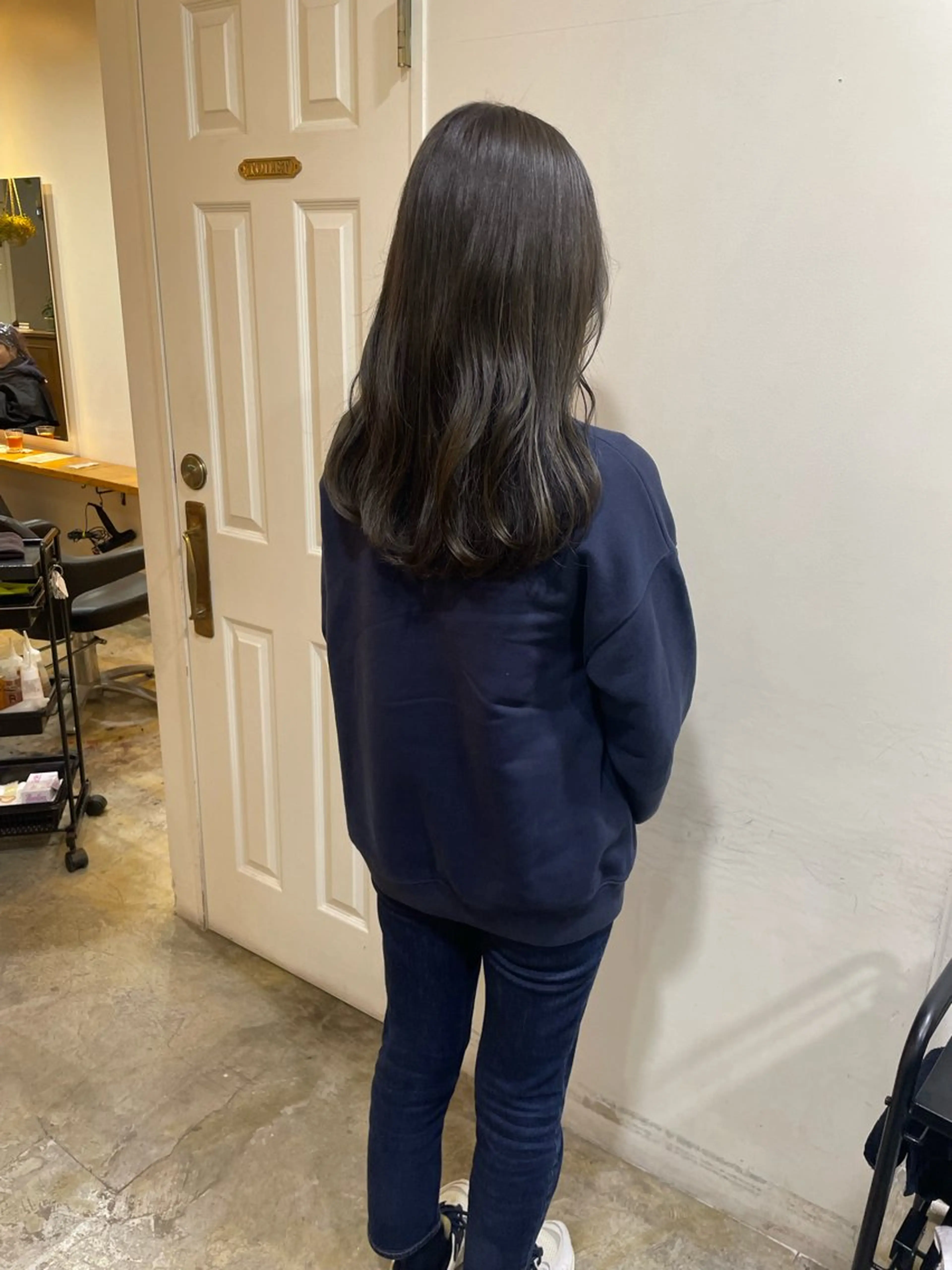 ミディアム カラー グレージュ オリーブグレージュ オリーブグレー MIOベージュカラー 柔らかいカラーのヘアスタイル