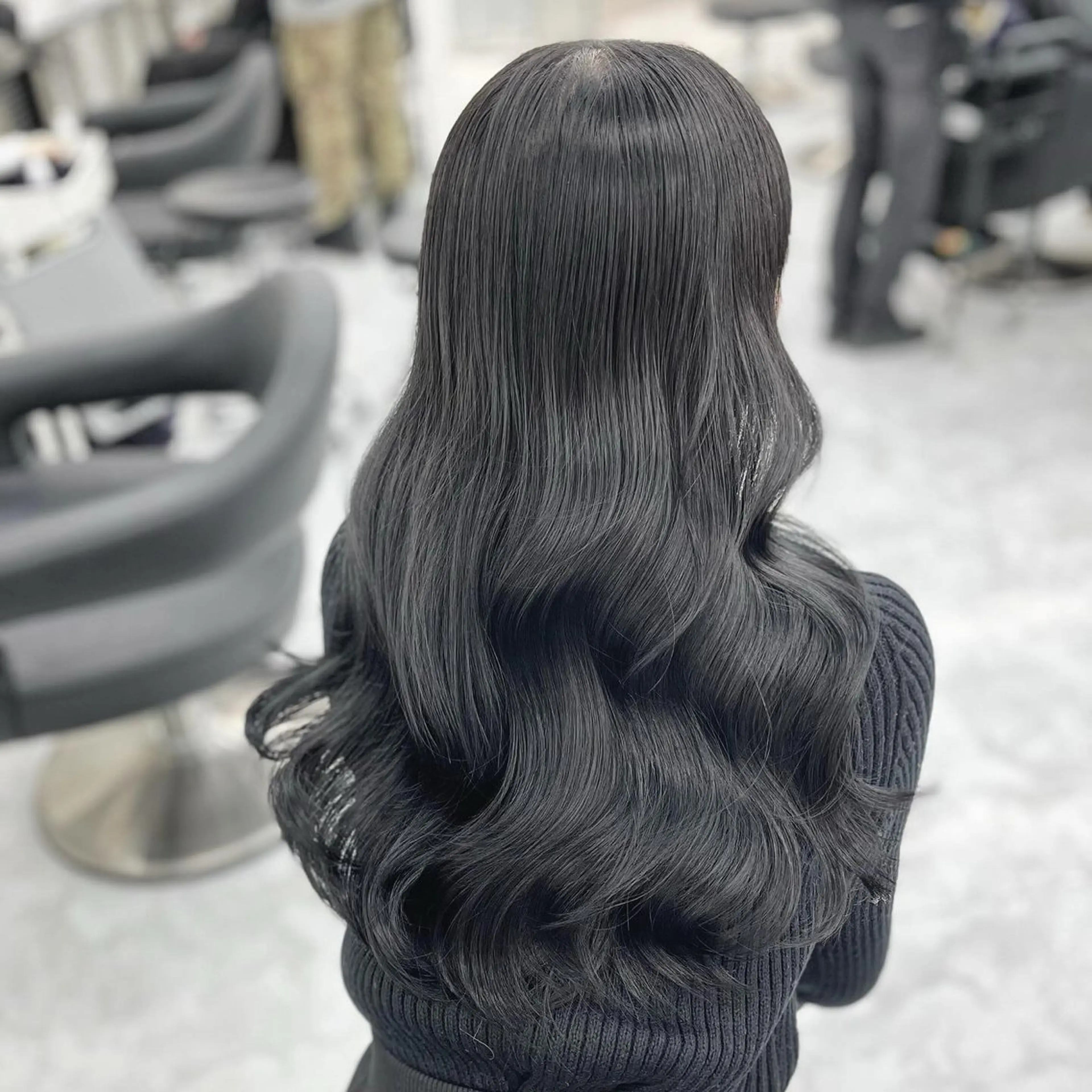 ロング カラー パーマ ヘアアレンジ メンズ キッズ メンズ韓国風 黒髪 ブルーカラー ブルーブラック レッドカラー ヘアカラー トリートメント ヘアセット 髪質改善Ⅰ透明感 艶カラーⅠたつやのヘアスタイル
