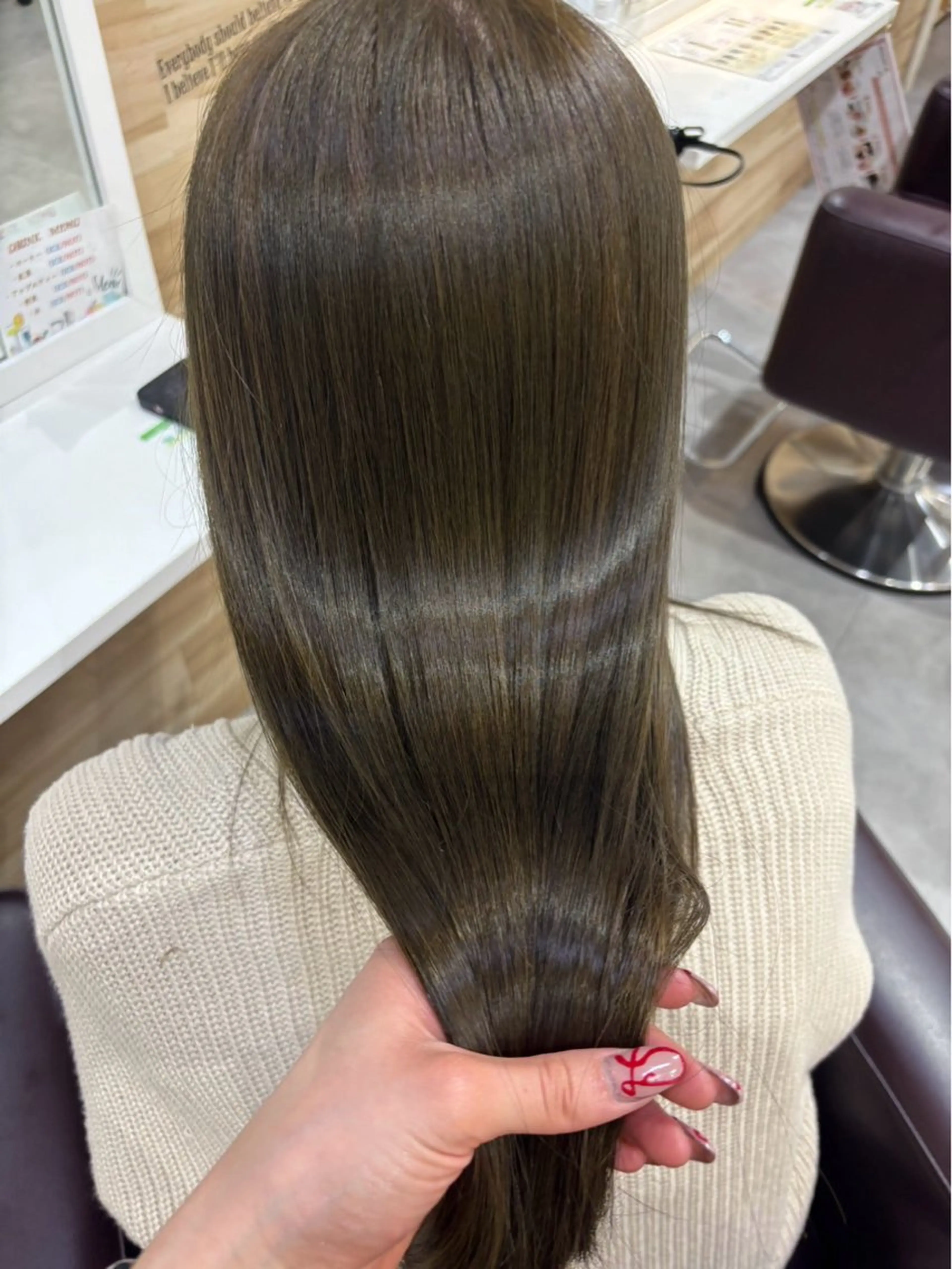 ロング 長岡 明音のヘアスタイル