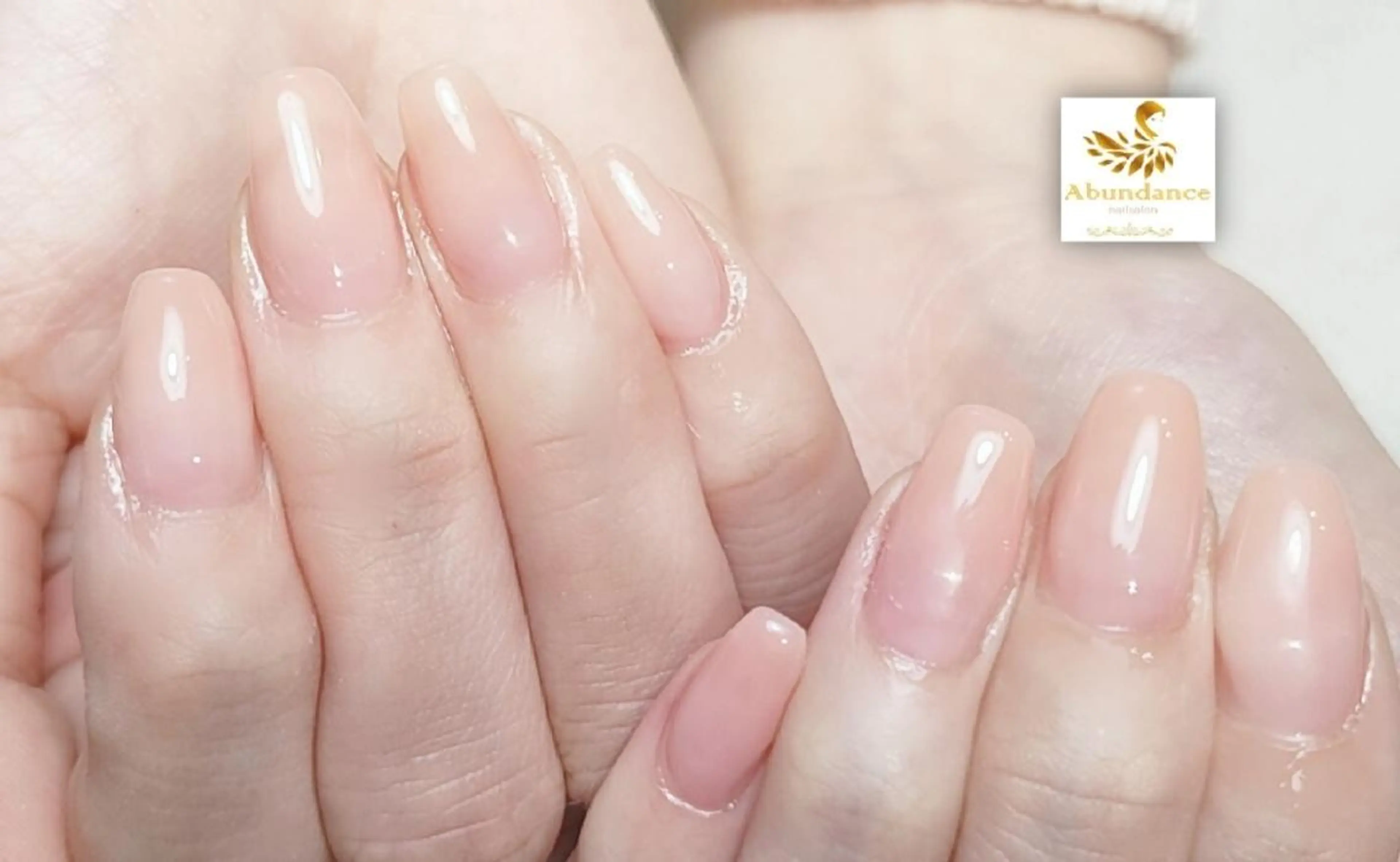 ミディアム ハンドネイル 完全予約制個室サロン Abundancesのネイルデザイン