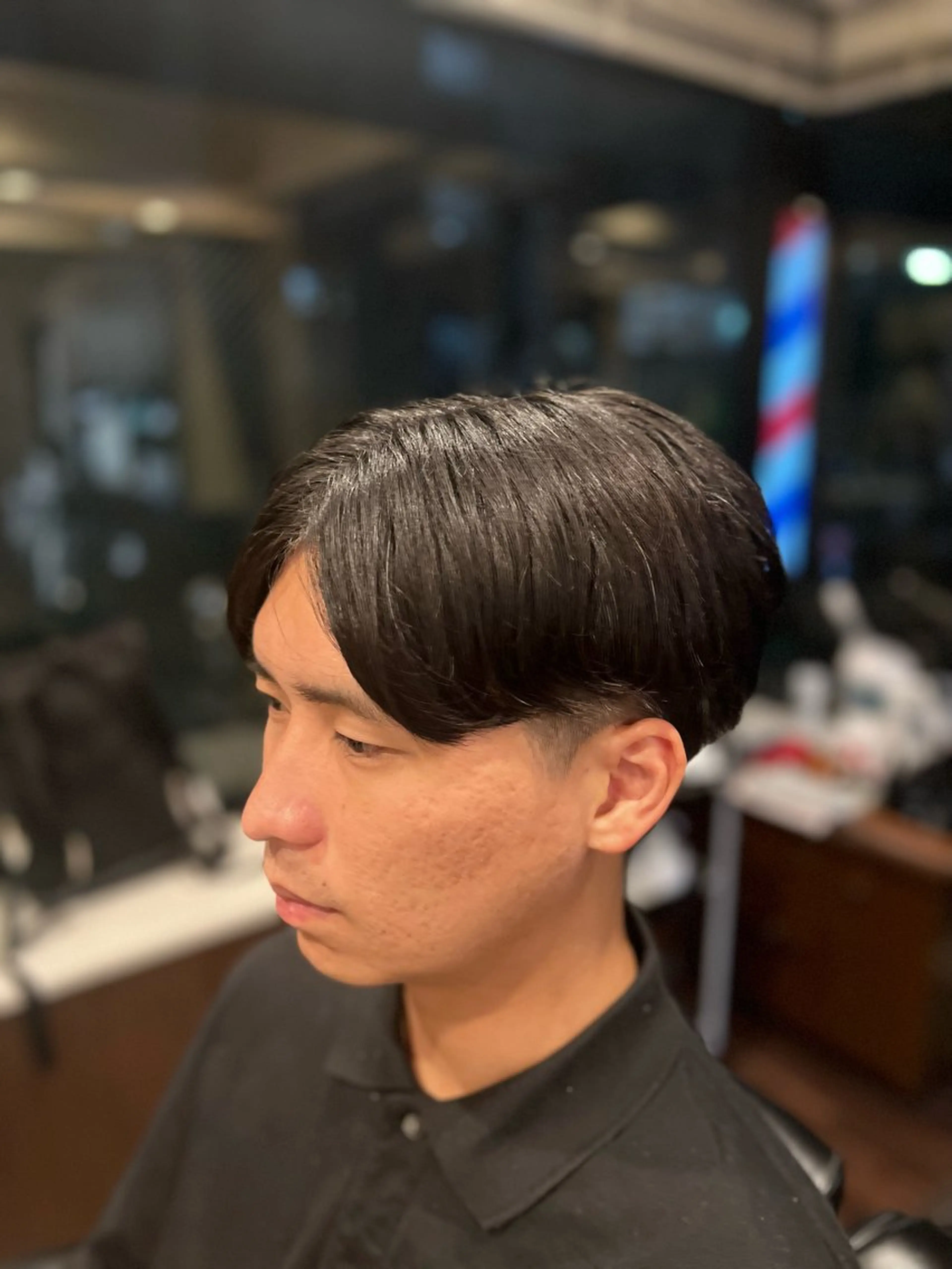 ショート メンズ センターパート ツーブロック 銀座バルビエグラン 角田雅樹（夜限定）のヘアスタイル