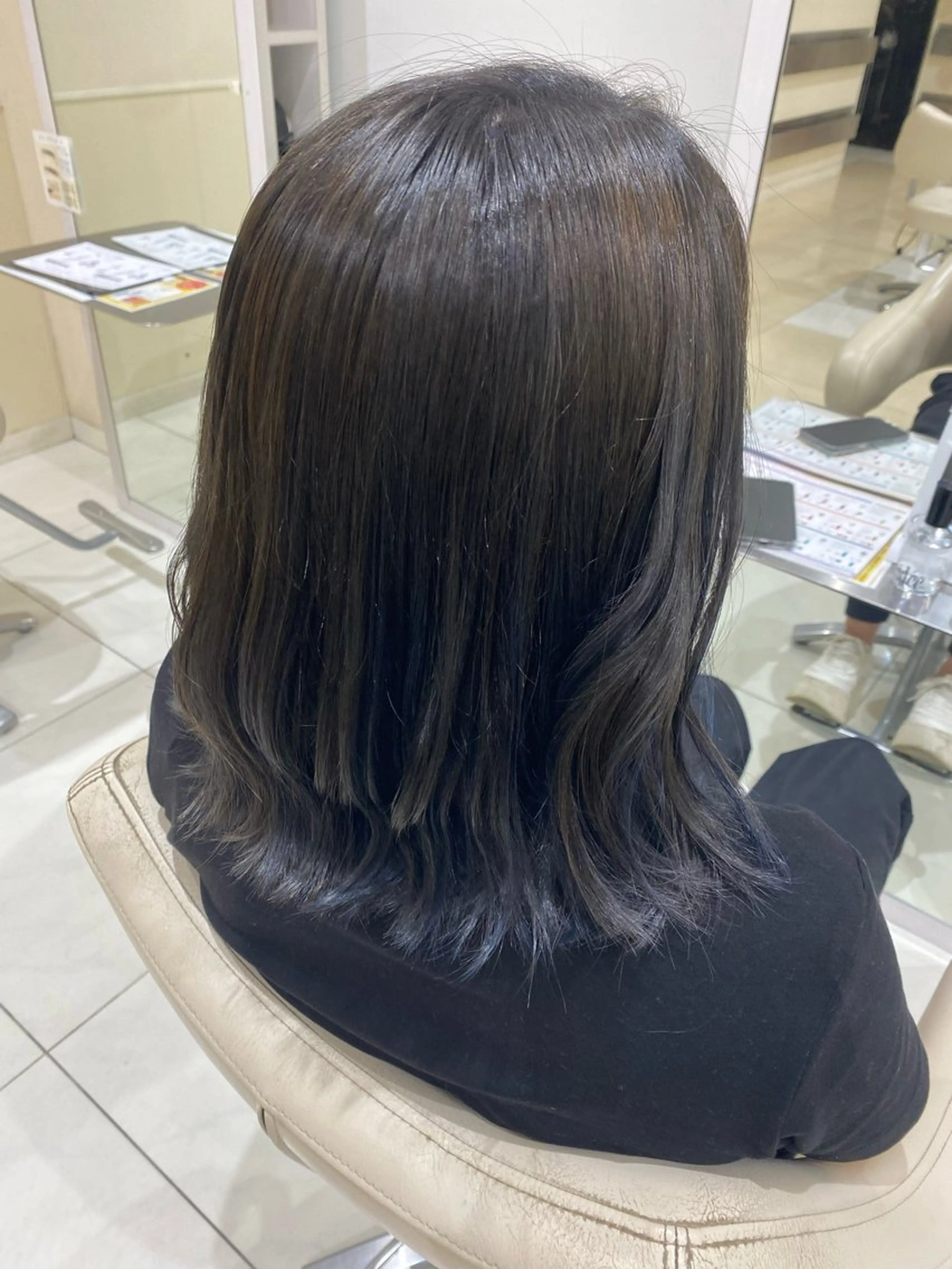 ミディアム カラー 中山 愛美莉のヘアスタイル