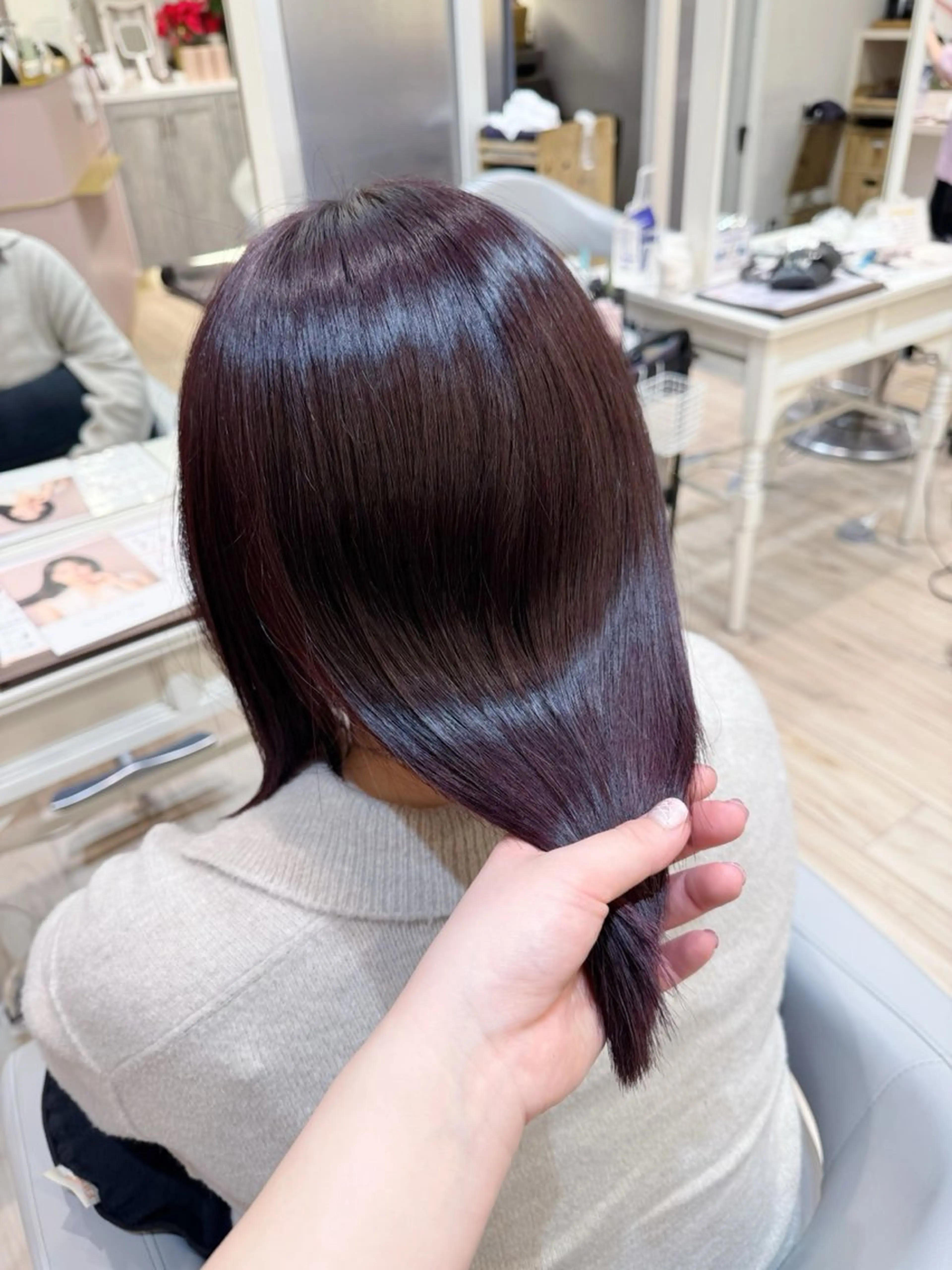 ミディアム カット ヘアカラー トリートメント 暖色/顔周りカット/ レイヤー/成田悠里のヘアスタイル