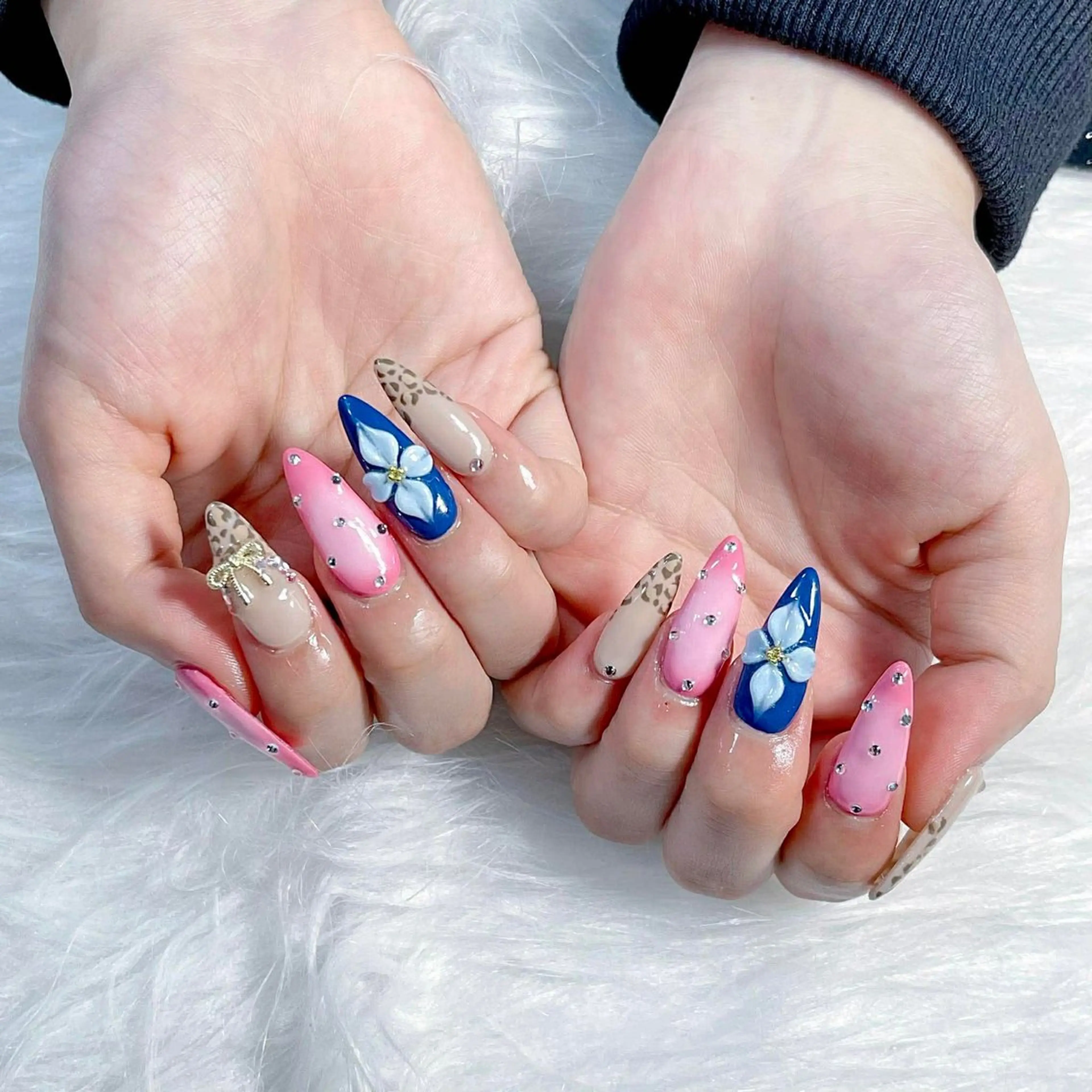 ネイル 長さ出し フレンチネイル グラデーション キラキラネイル 韓国ネイル ハンドネイル Hana Nail Salonのネイルデザイン