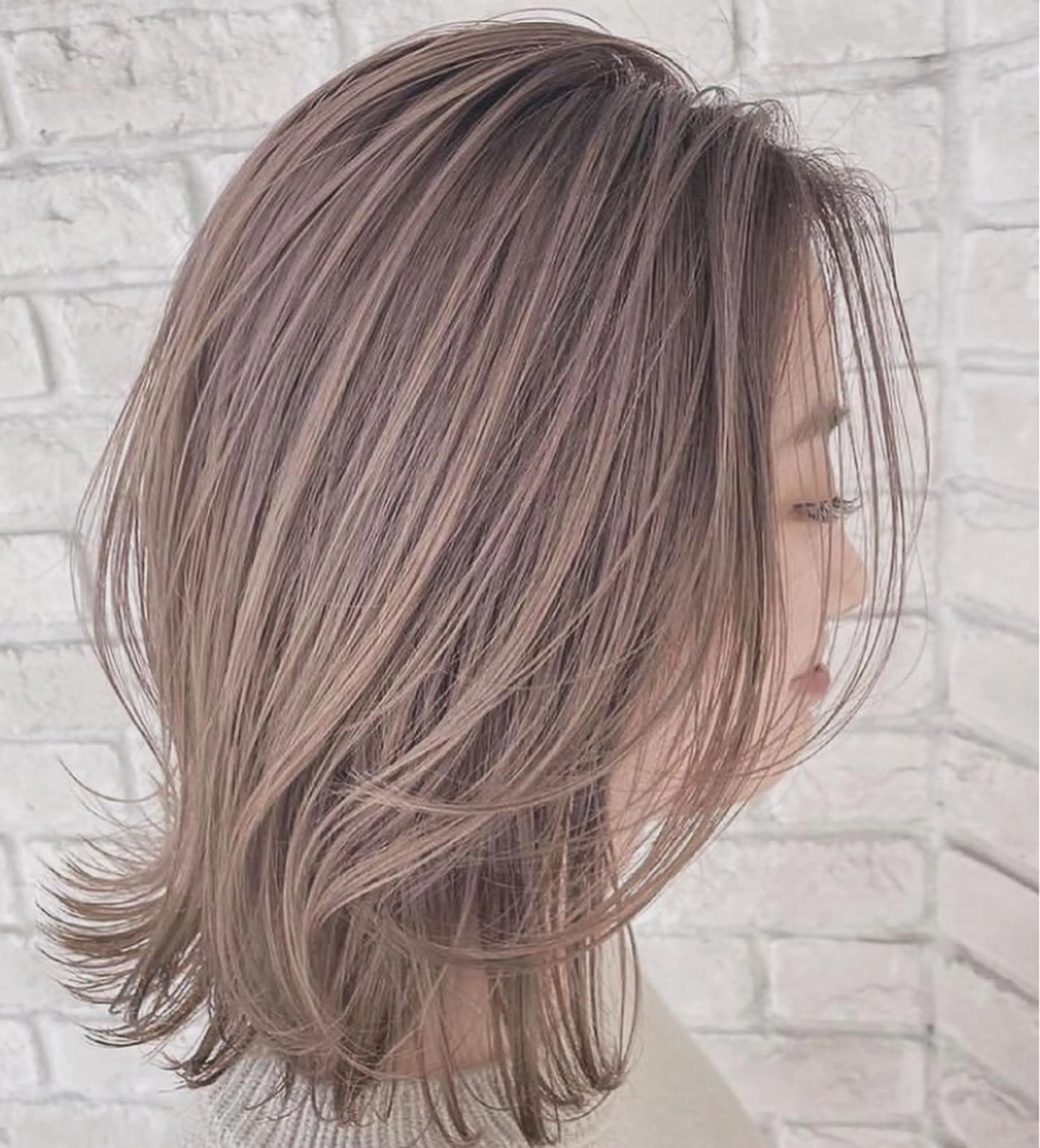 ロング ヘアカラー あやかショート 白髪ぼかしのヘアスタイル