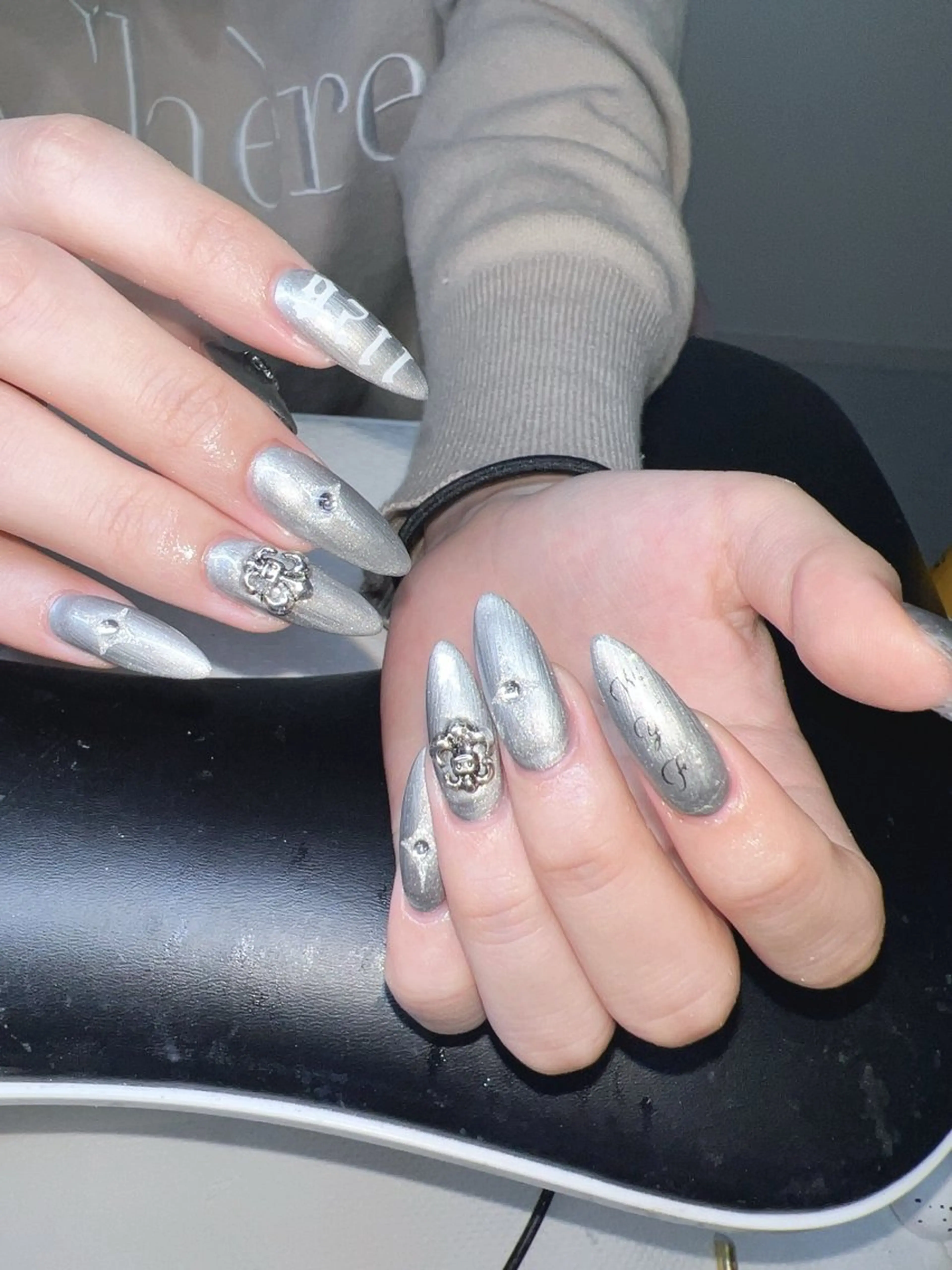 ネイル オーロラネイル チークネイル 長さ出し フットネイル フレンチネイル Lee Nailsのネイルデザイン