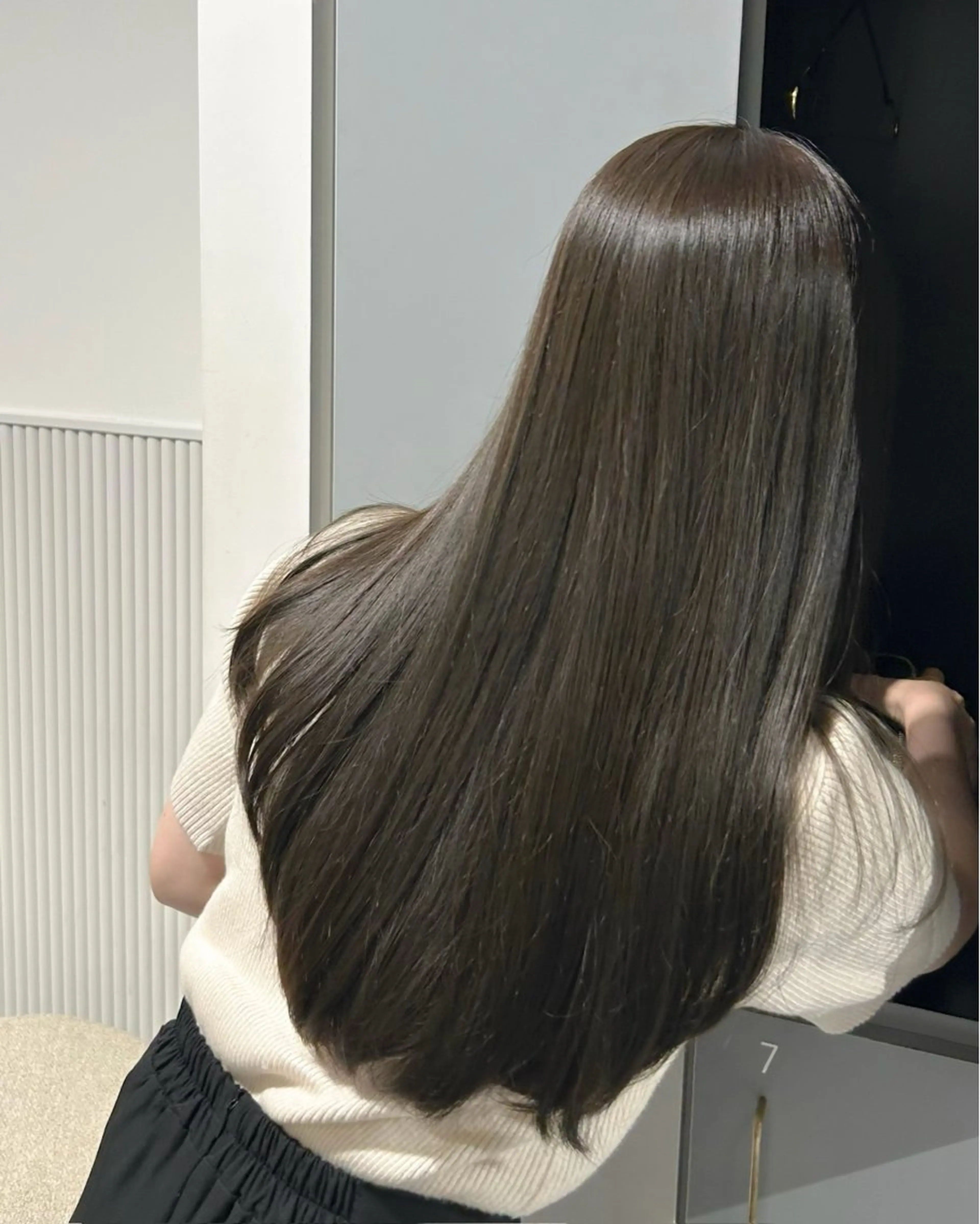 ミディアム カット ヘアカラー トリートメント LOVESTOIKE 井上つぐみ/透明感のヘアスタイル