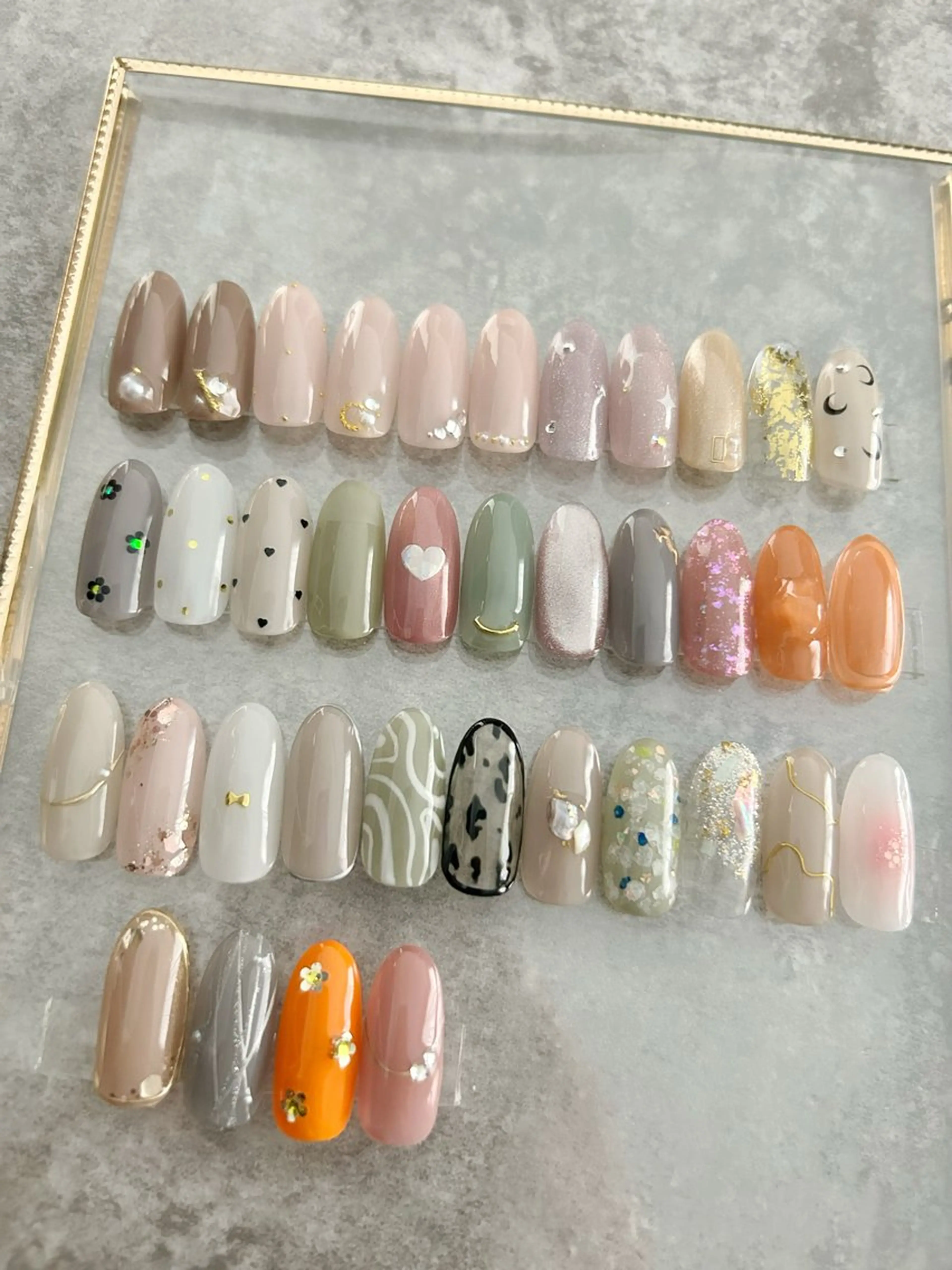 ネイル アートネイル オーロラネイル カジュアル フラッシュネイル フットネイル ハンドネイル ハンドケア Nanala. LUNAのネイルデザイン