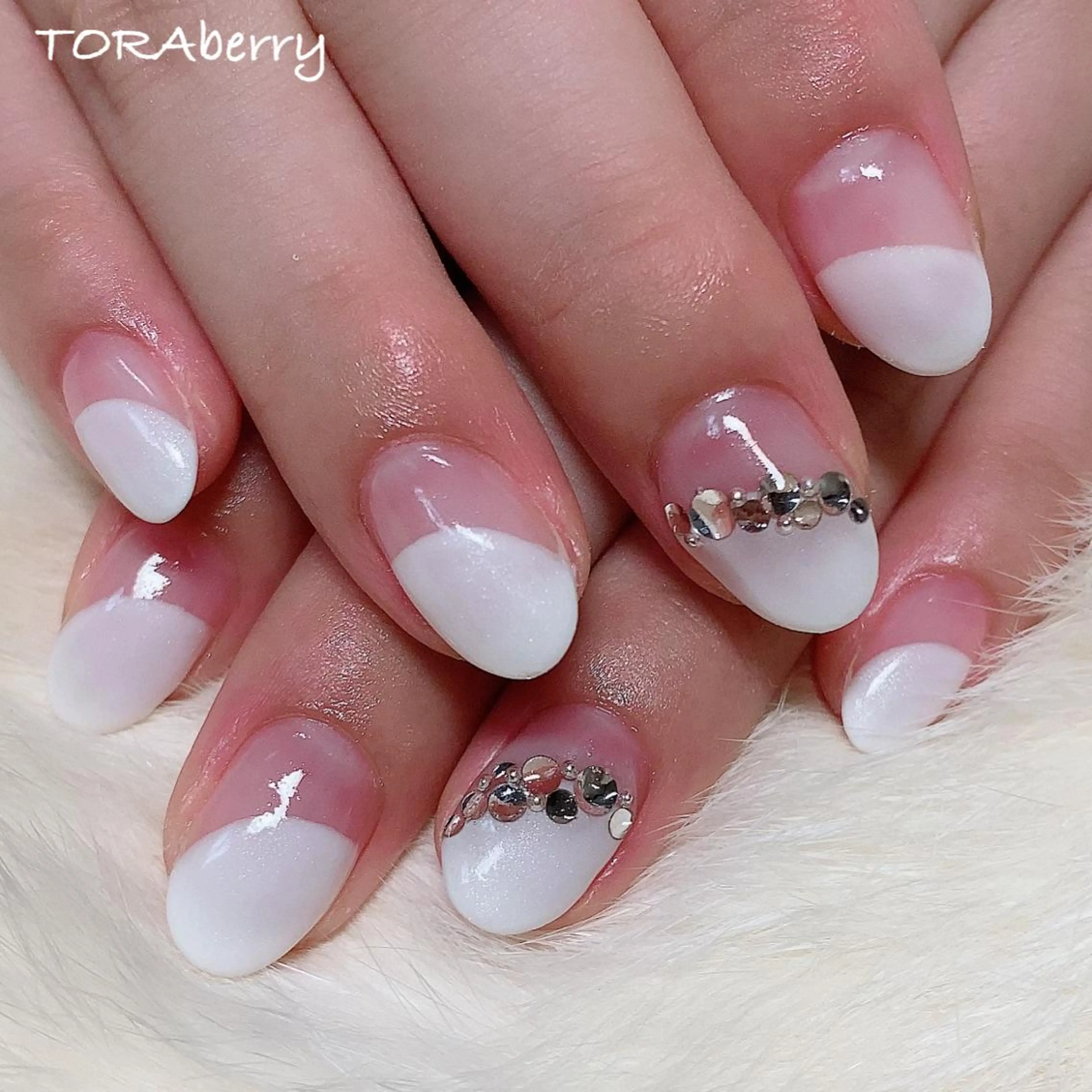 ネイル ブライダルネイル ハンドネイル ネイリスト なつみのネイルデザイン