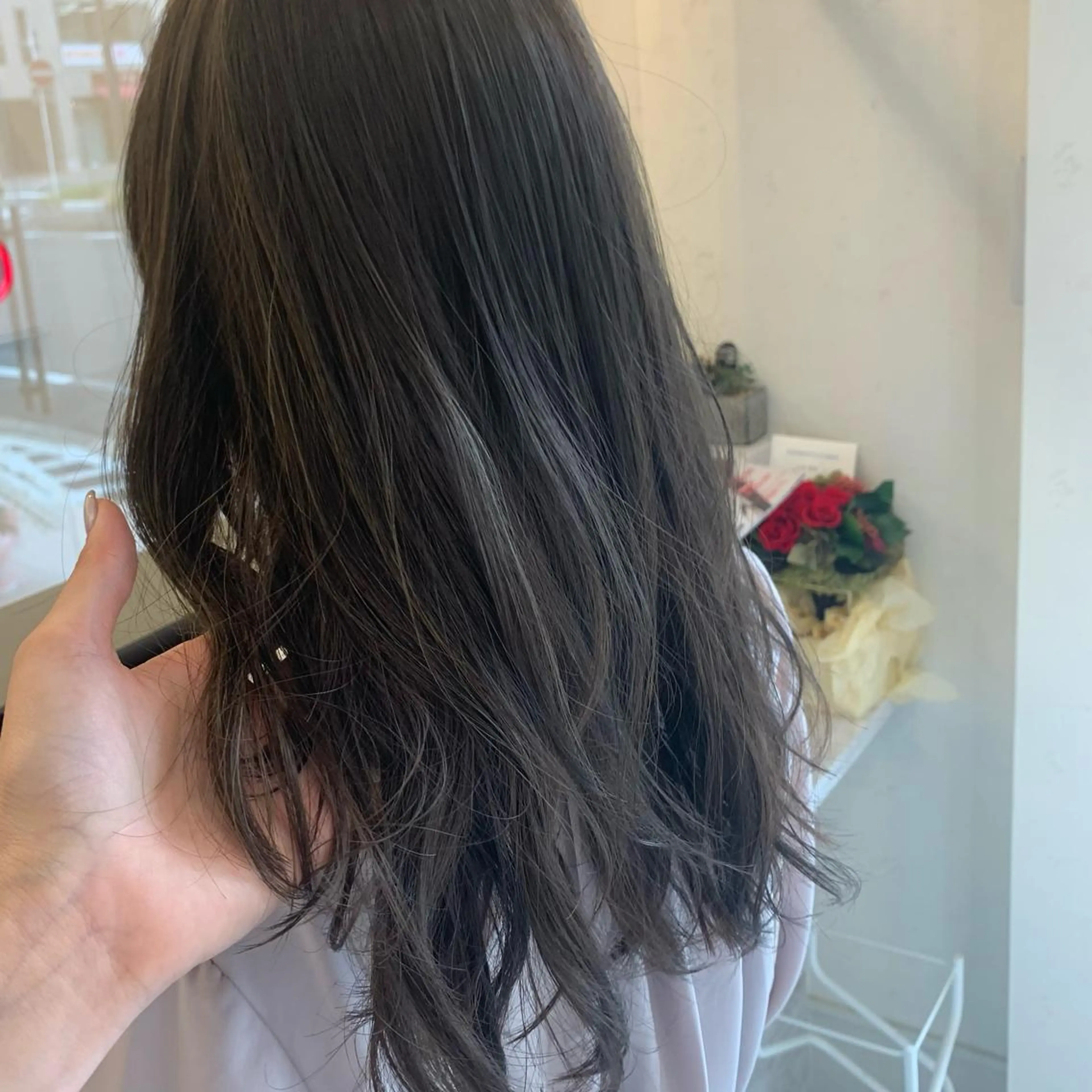 セミロング カラー 透明感カラー グレージュ ハイライトカラー ハイライト 髪質改善 ヘアカラー 農添 杏のヘアスタイル