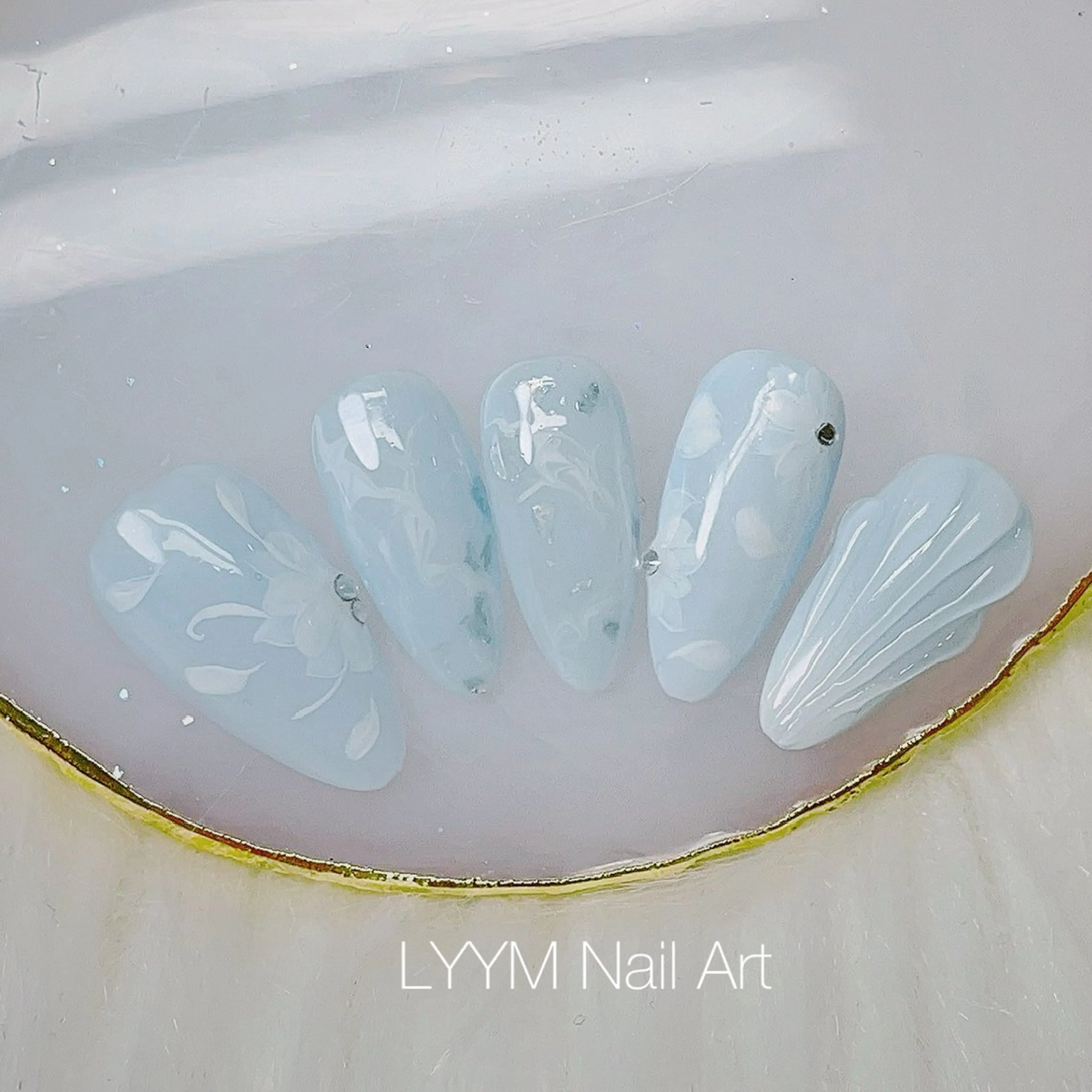 ネイル アートネイル ブルー シンプルネイル 夏ネイル LYYM Salonのネイルデザイン