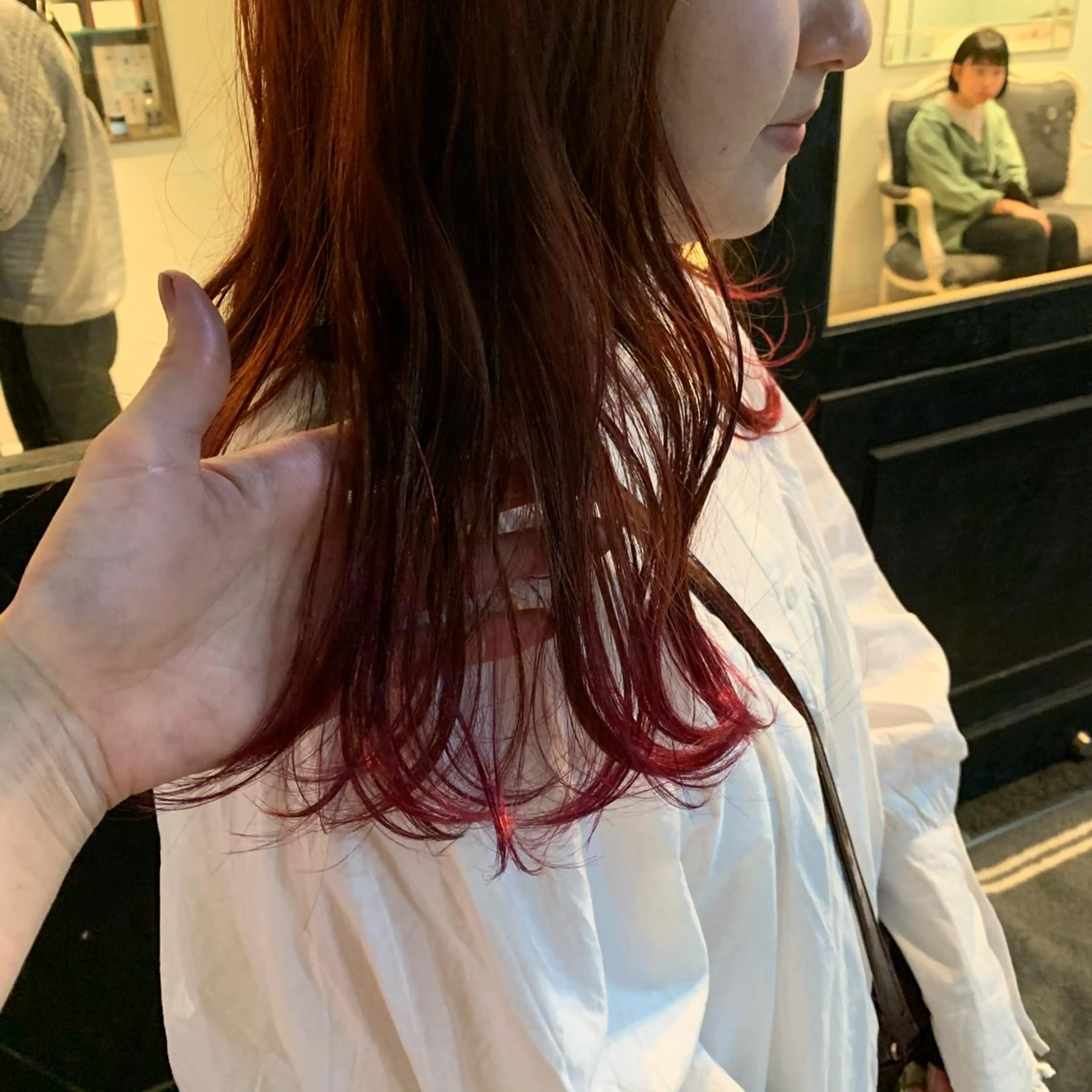 ロング SAKINO. ベージュカラーのヘアスタイル