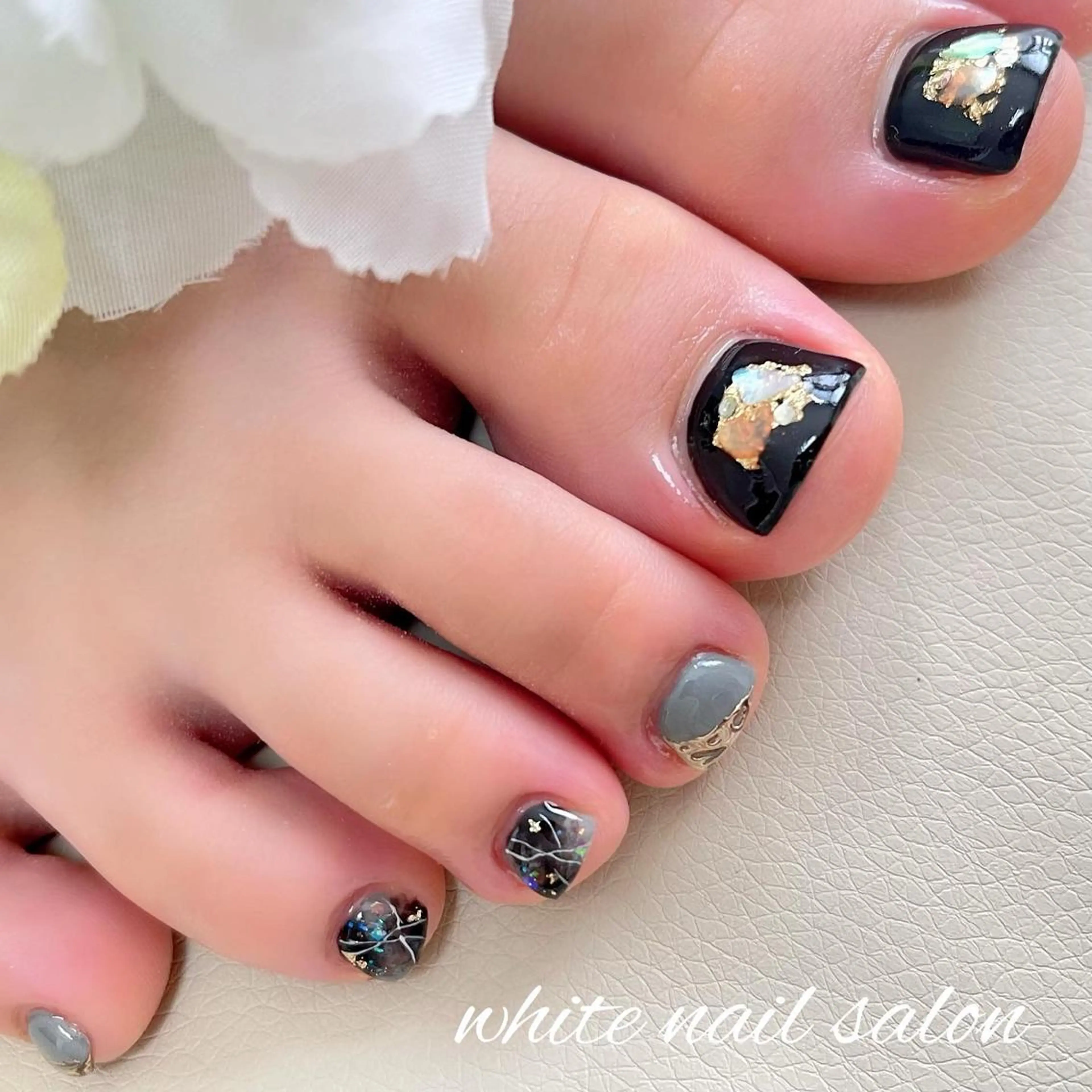 ネイル フットネイル ジェルネイル ハードジェル ラメ(グリッター) 持ち込み フットネイル white nail salonのネイルデザイン