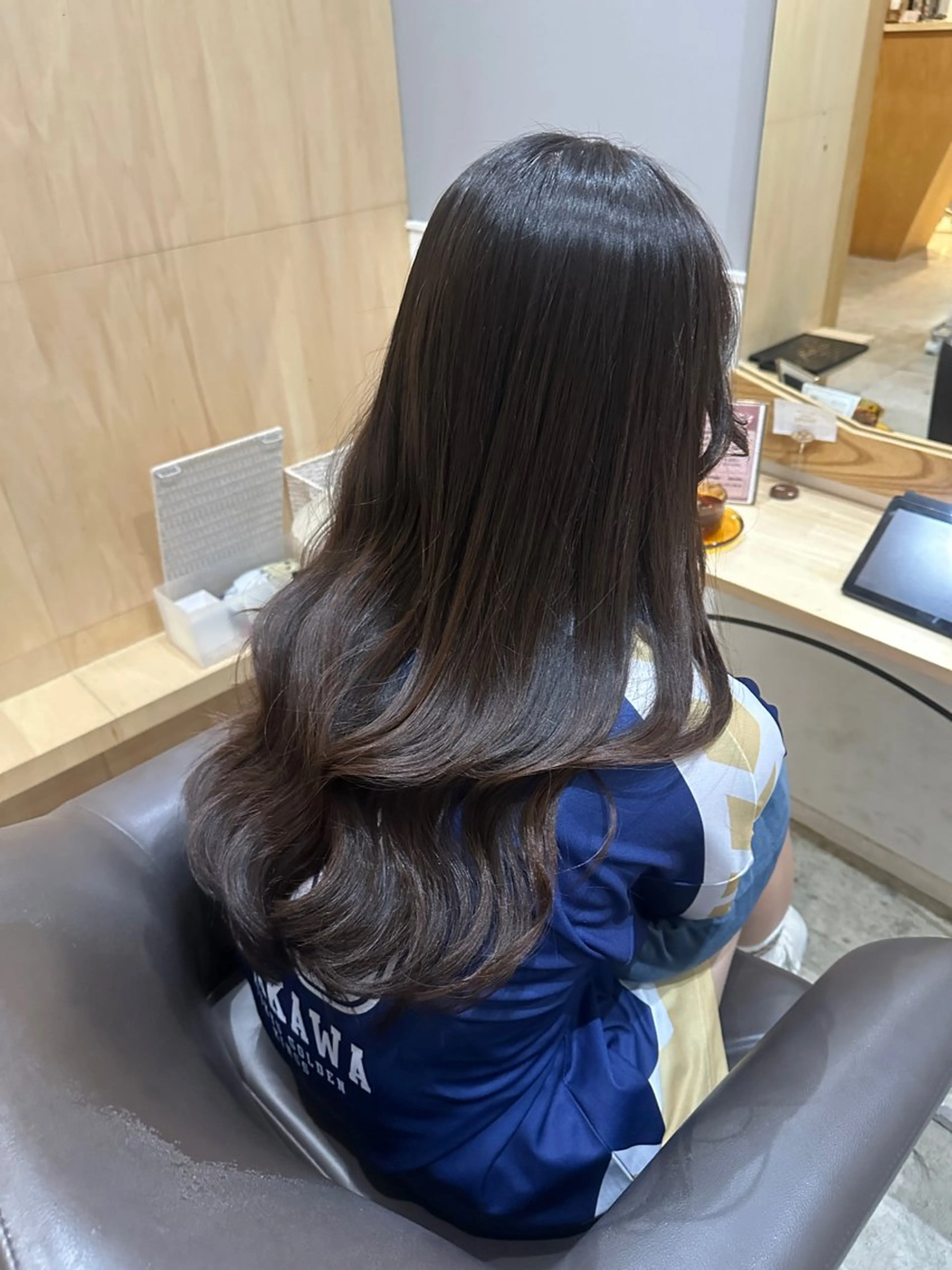 ミディアム miloc MOMOKAのヘアスタイル