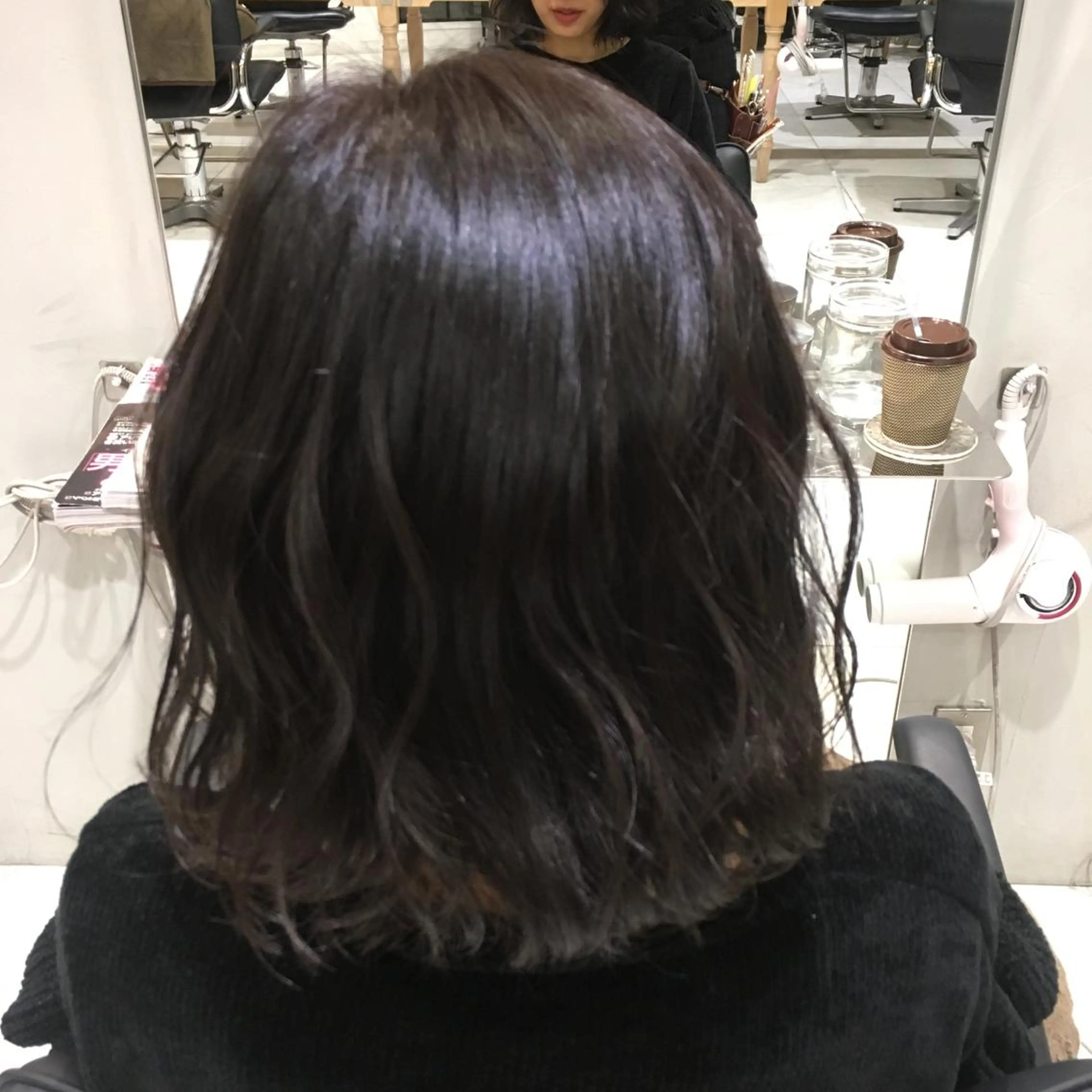 ショート カラー ヘアカラー トリートメント 荒木 依莉亜のヘアスタイル
