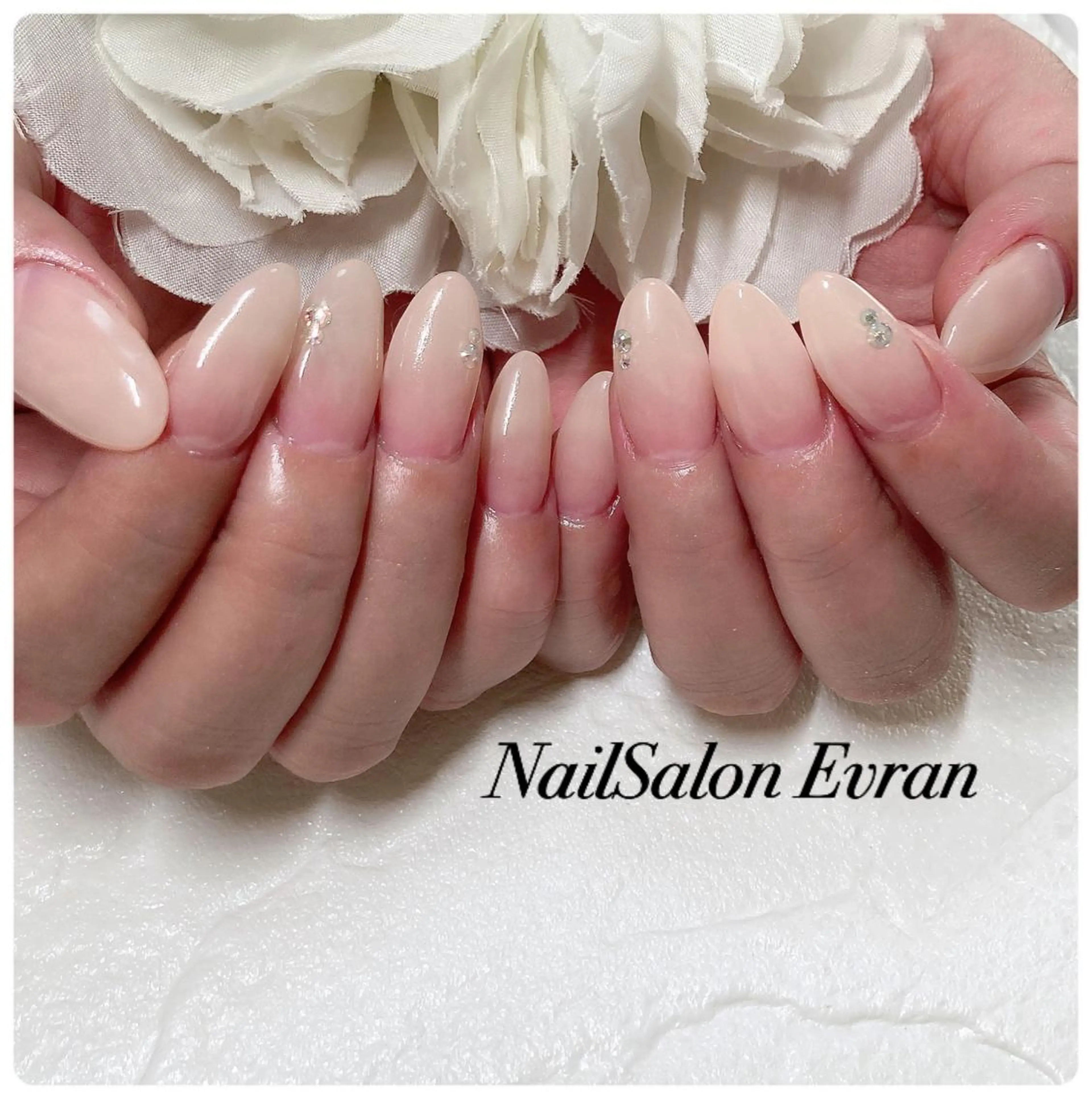 ネイル ストーンネイル Nail salon Evranのネイルデザイン