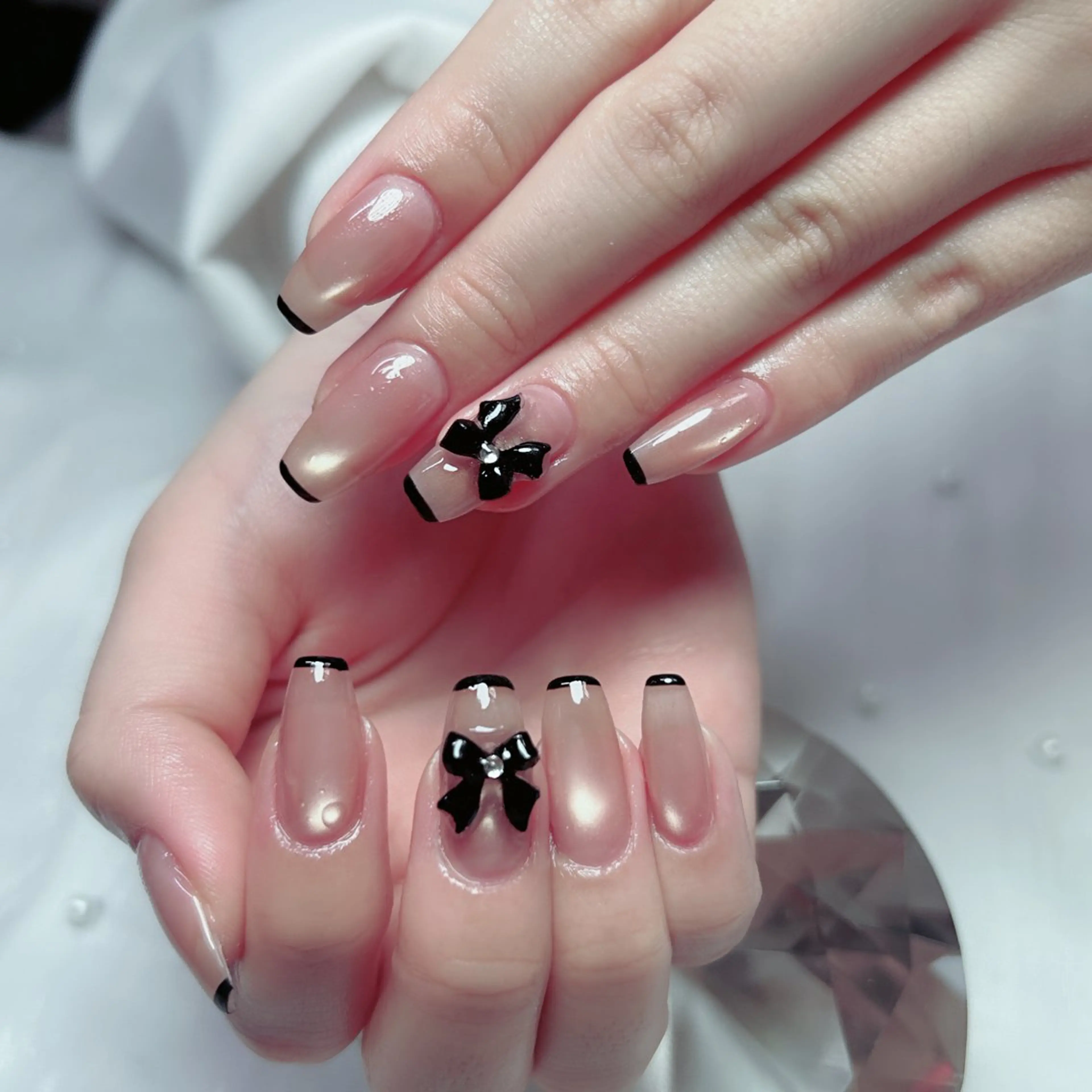 ネイル オーロラネイル フラワーネイル フレンチネイル キラキラネイル ラメ(グリッター) ハンドネイル Cute Tips nailのネイルデザイン