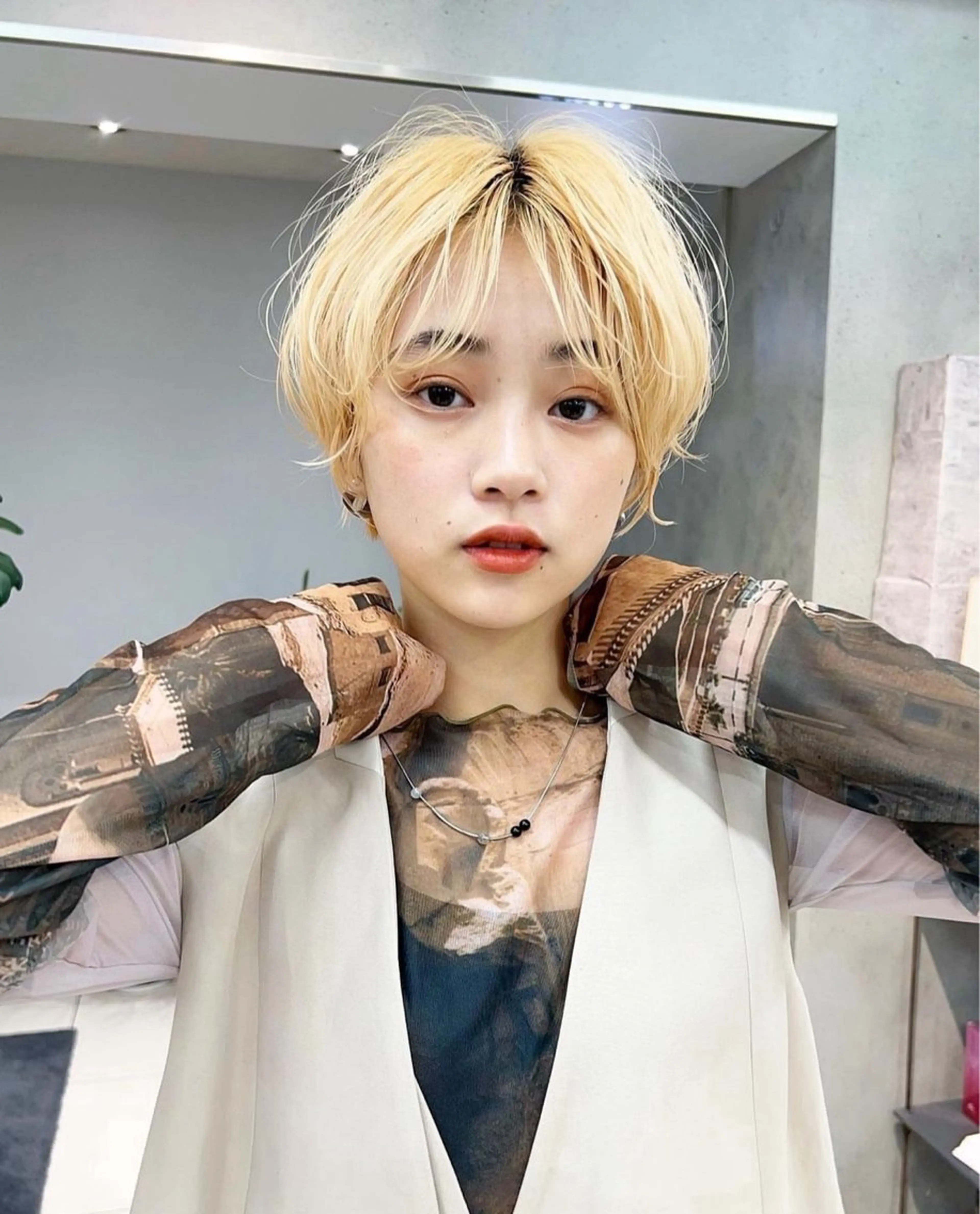 ショート カラー ブリーチ ハイトーンカラー ショートヘア ナチュラル×色気パ ーマ 渋谷/マナミのヘアスタイル