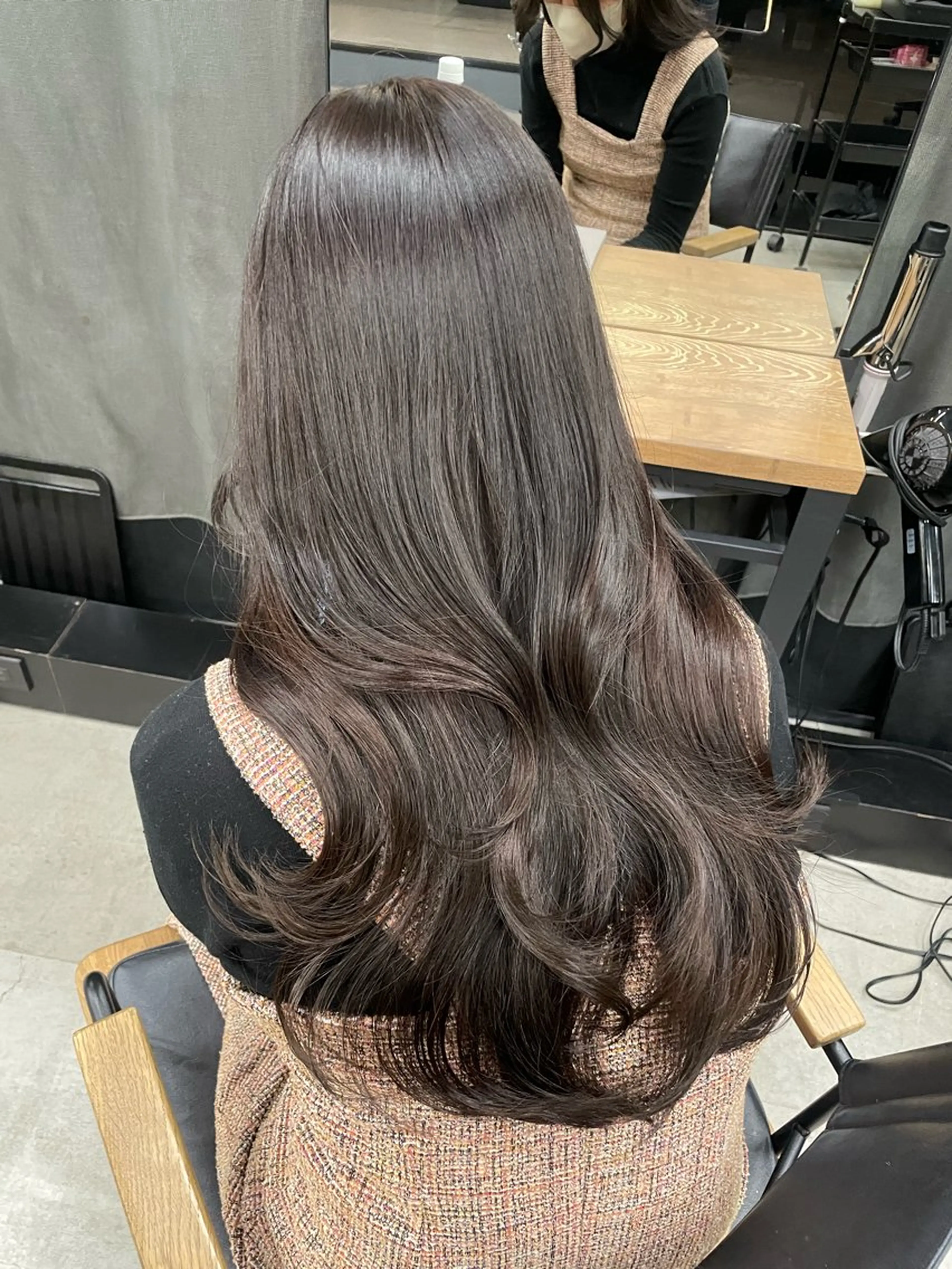 ロング カラー 伊藤 莉奈　韓国ヘアのヘアスタイル