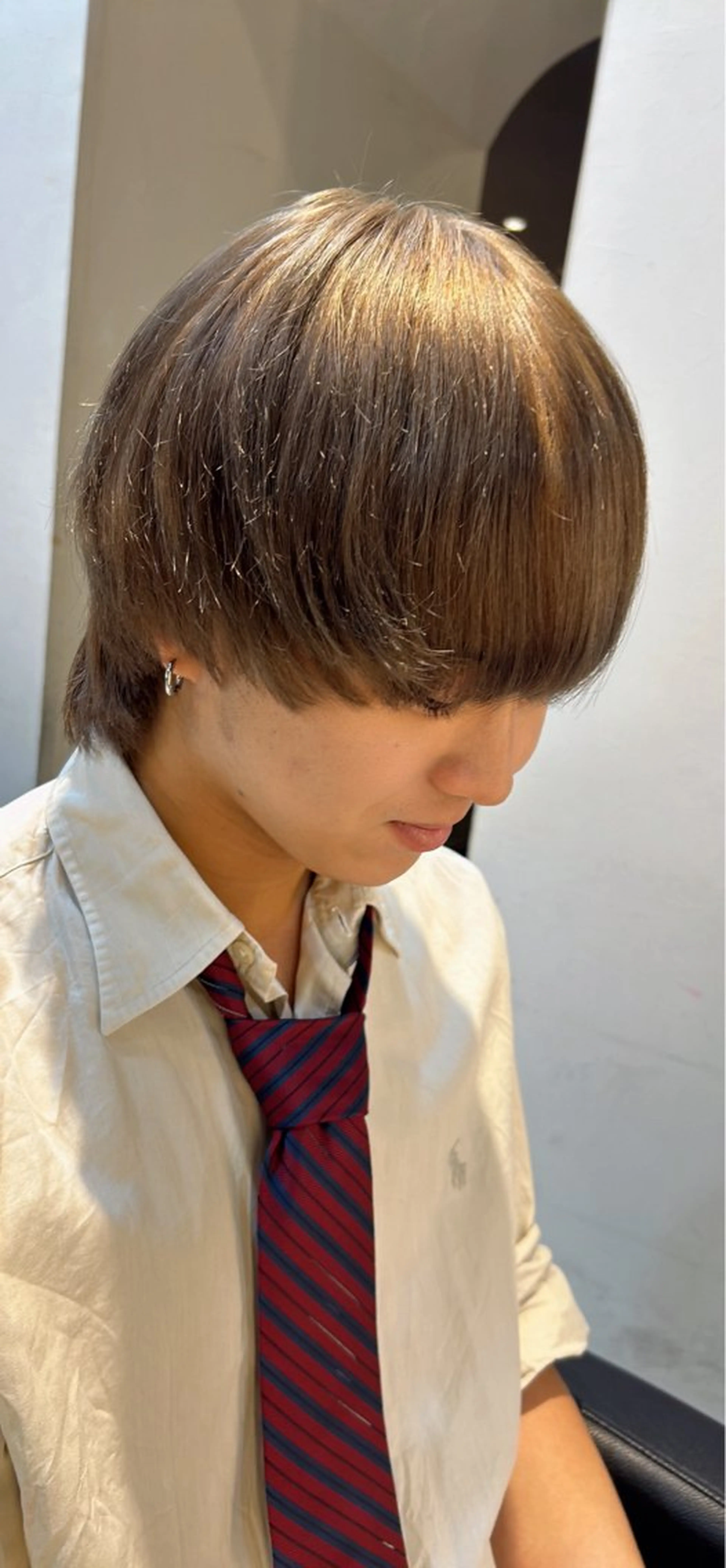 カラー メンズ メンズブリーチ ベージュカラー ブリーチ 透明感カラー カット ヘアカラー トリートメント 有働由良／ハイトーン ／韓国メンズヘアのヘアスタイル