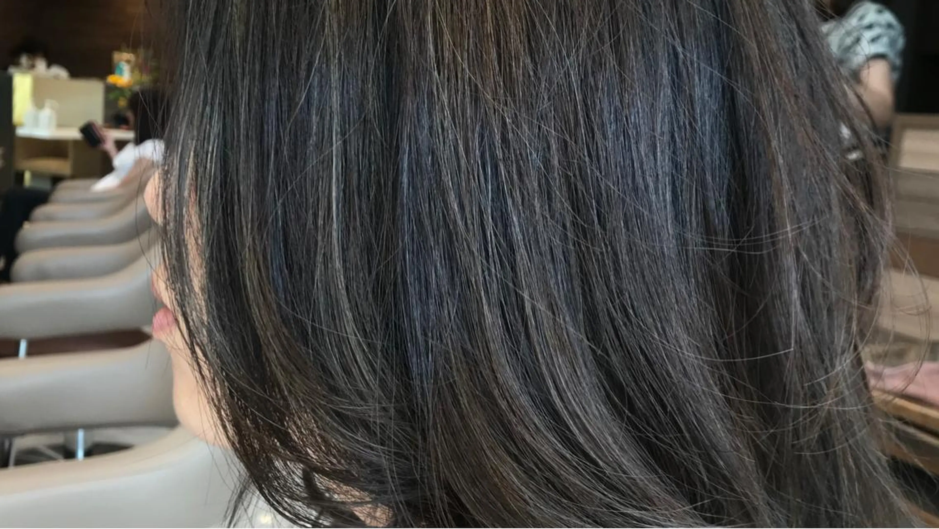 ミディアム カラー ハイライトカラー ハイライト 当日予約🆗✂︎ ウエモト　タクのヘアスタイル