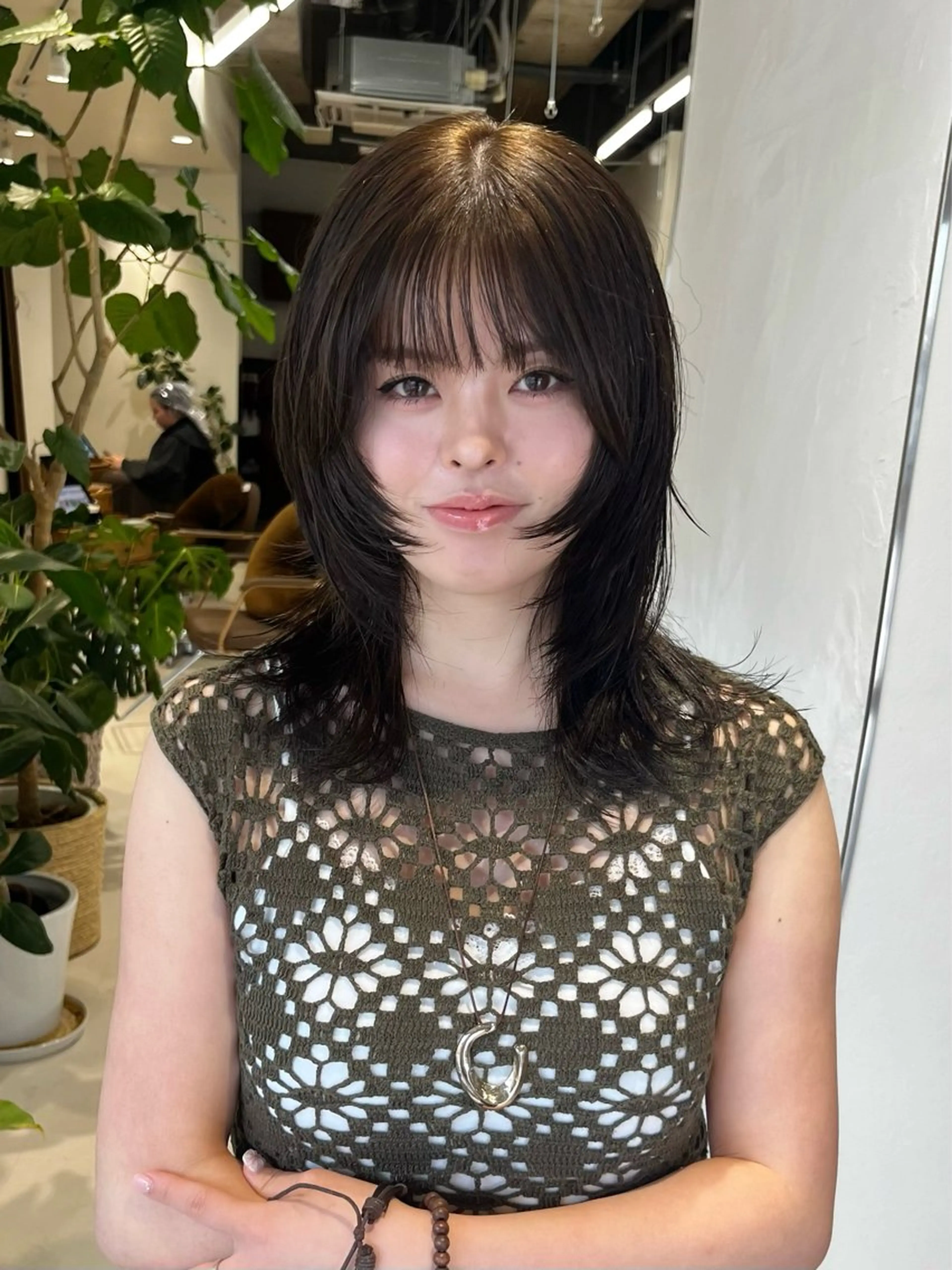 ミディアム カラー ブラウンカラー オリーブブラウン ハッシュカット カット ヘアカラー トリートメント レイヤーカット/ブラ ウンカラー/河野凜のヘアスタイル