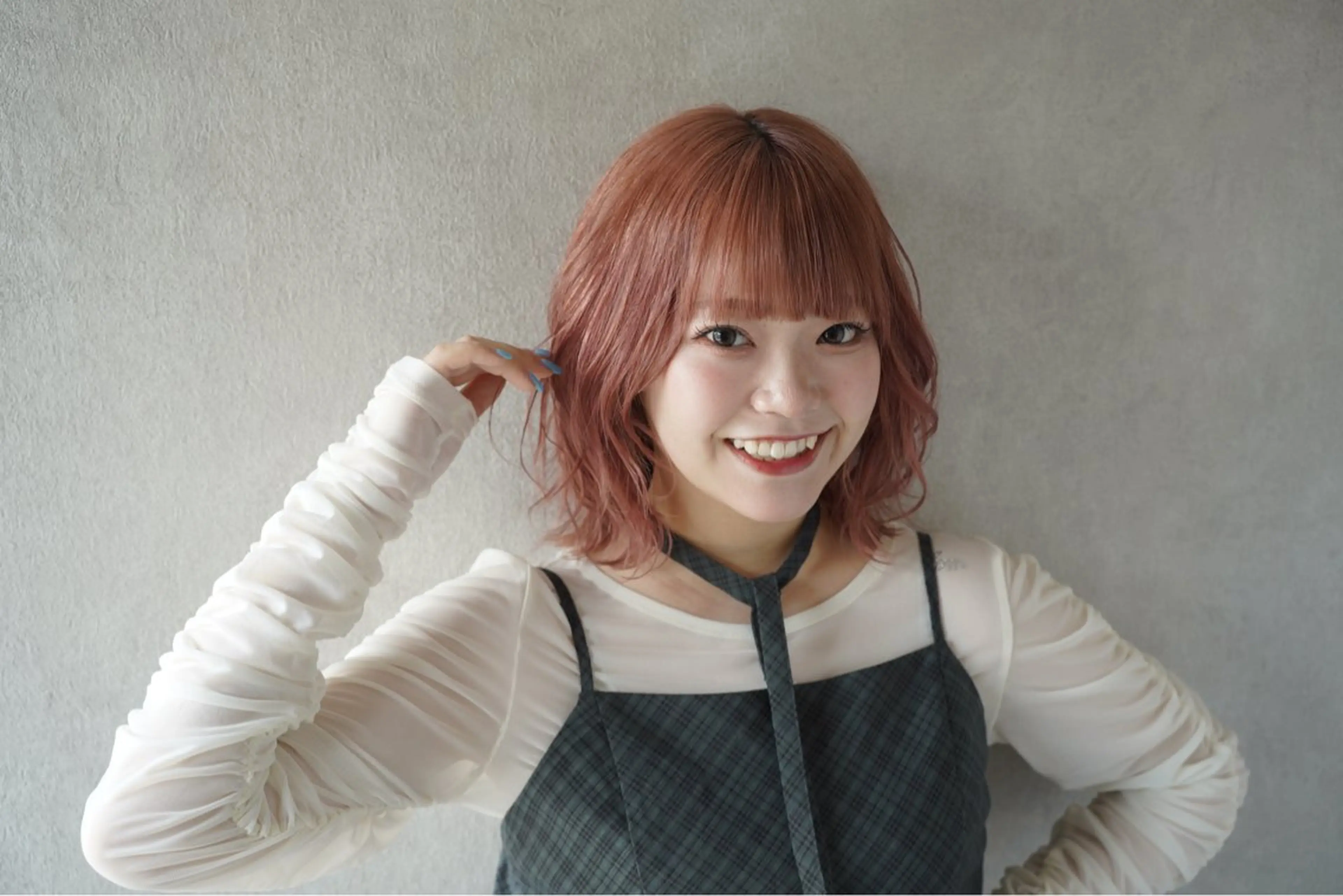 ミディアム カラー YUZUKI/艶カラ ー/丸みショートのヘアスタイル