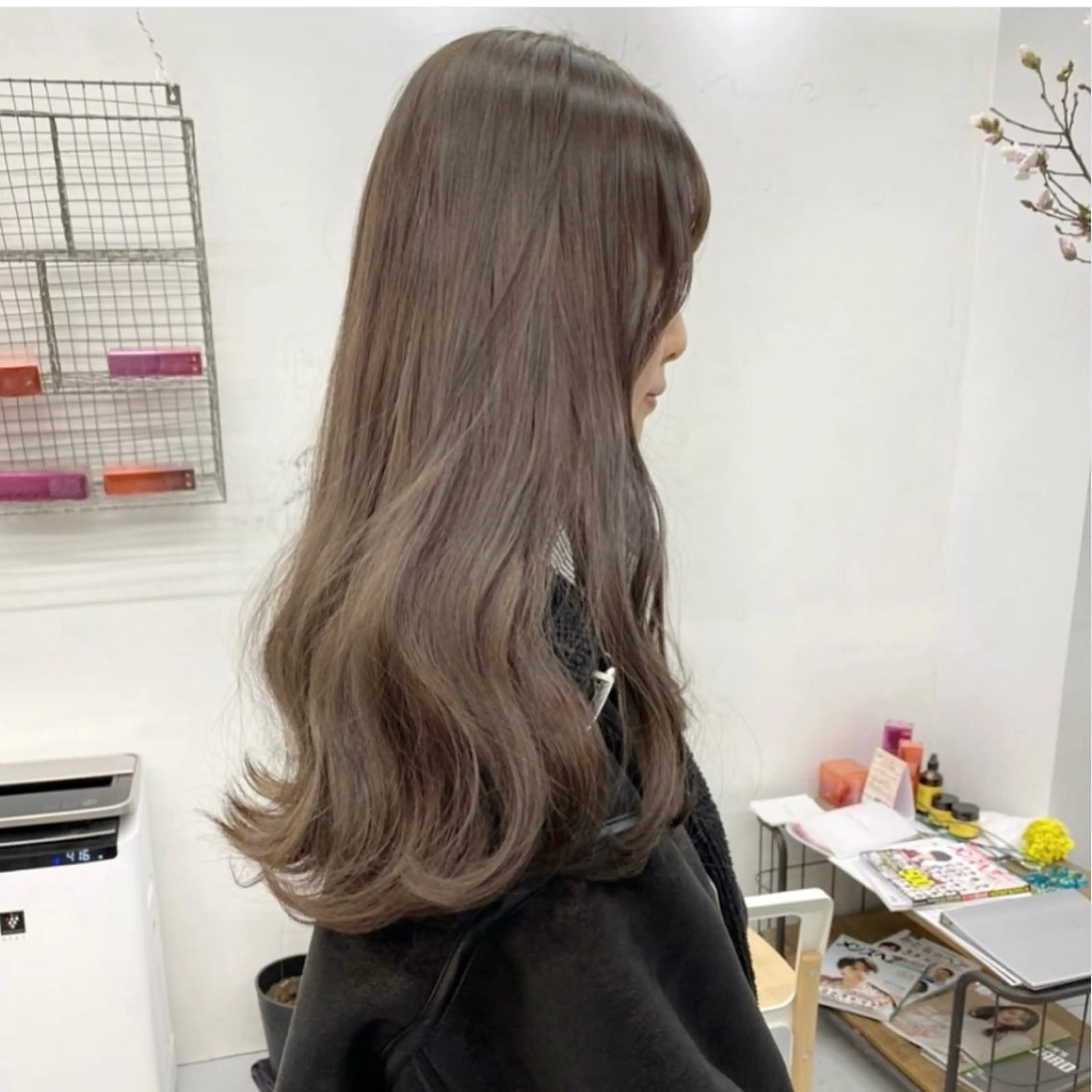 ロング カラー ブリーチ 透明感カラー グレージュ ヘアカラー ブリーチモデル yumekaのヘアスタイル