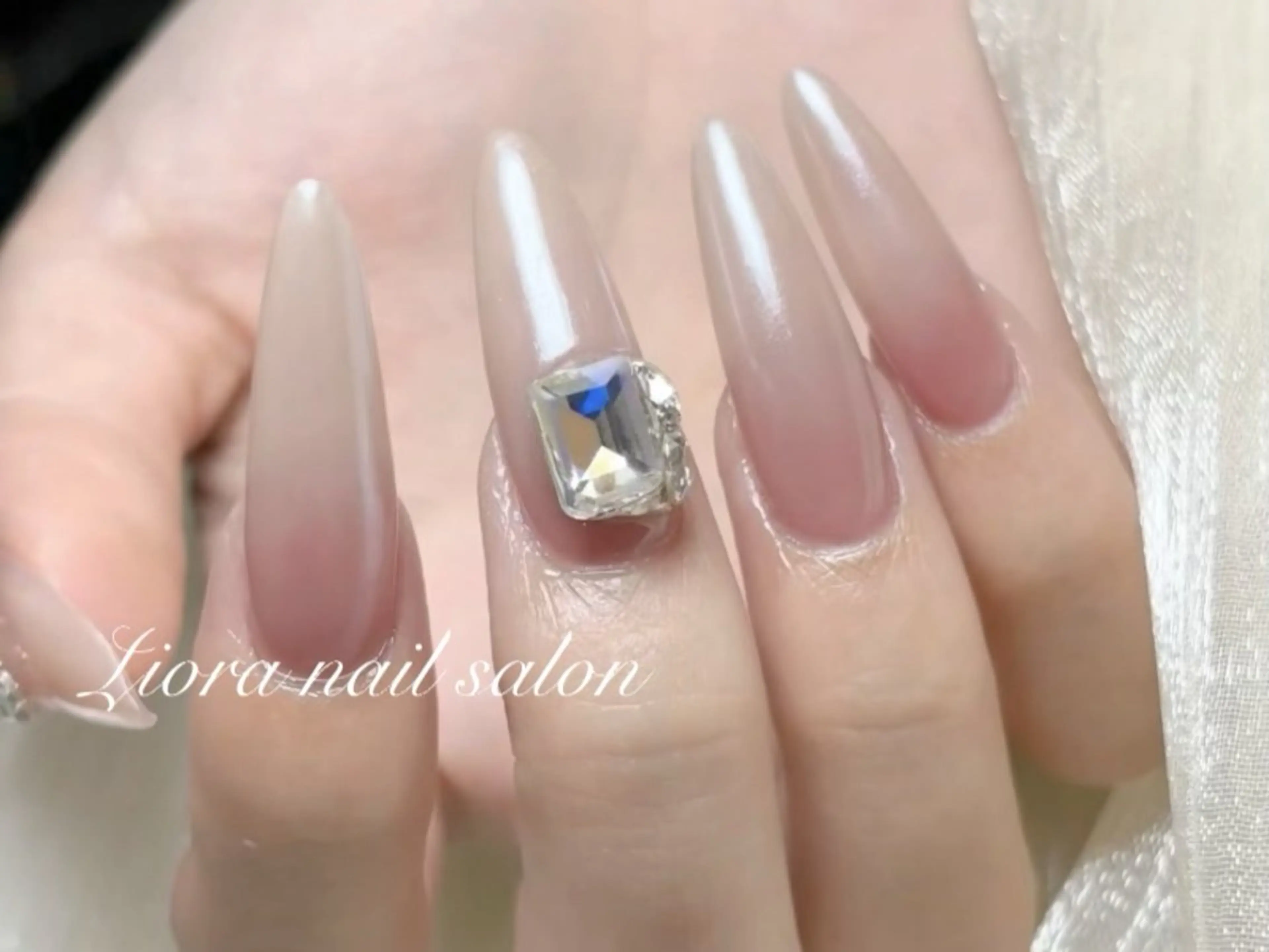 ネイル フレンチネイル ジェルネイル ガーリー グラデーション キラキラネイル ハンドネイル Liora nail スカルプ専門店のネイルデザイン