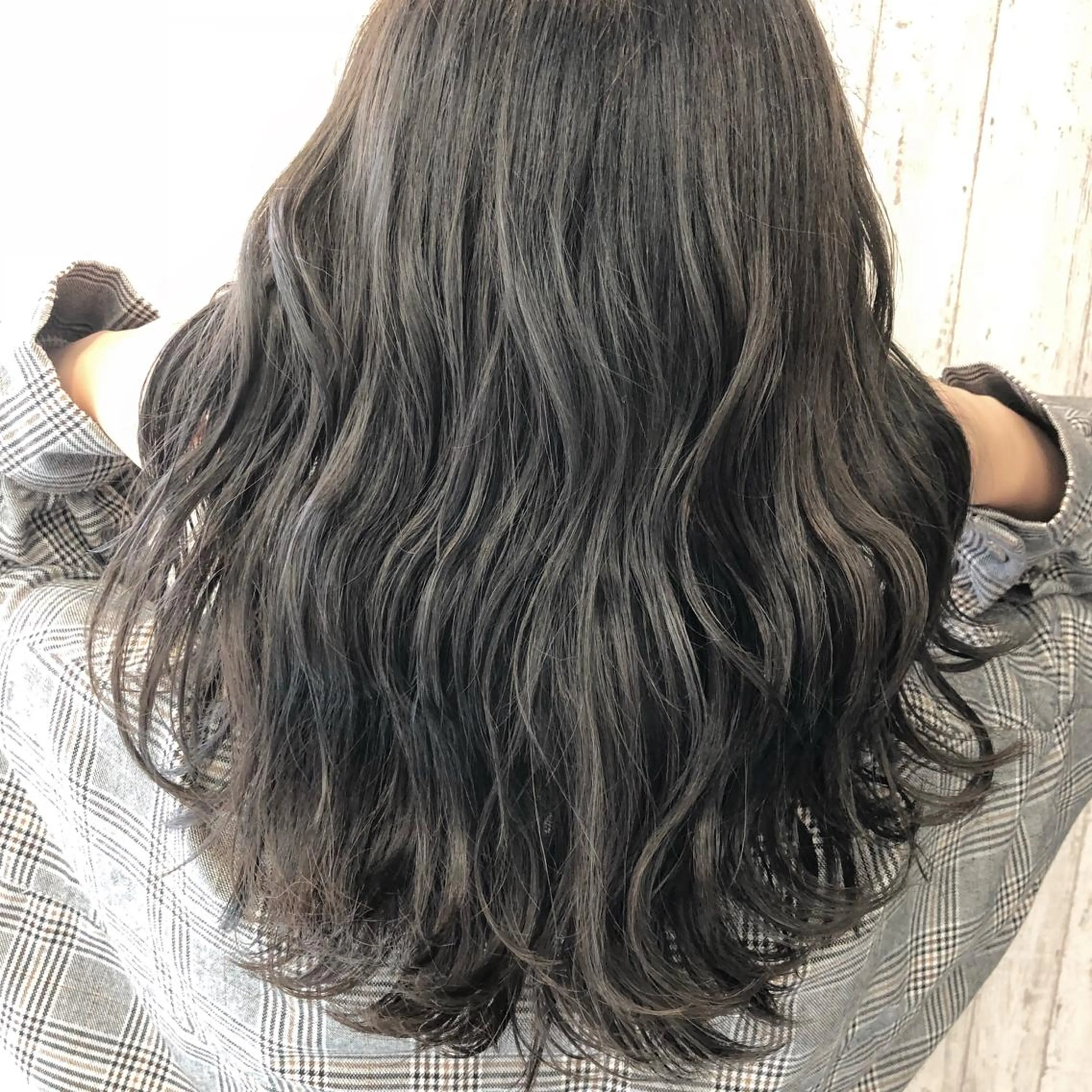 カラー グレージュ ハイライトカラー Kaede .のヘアスタイル