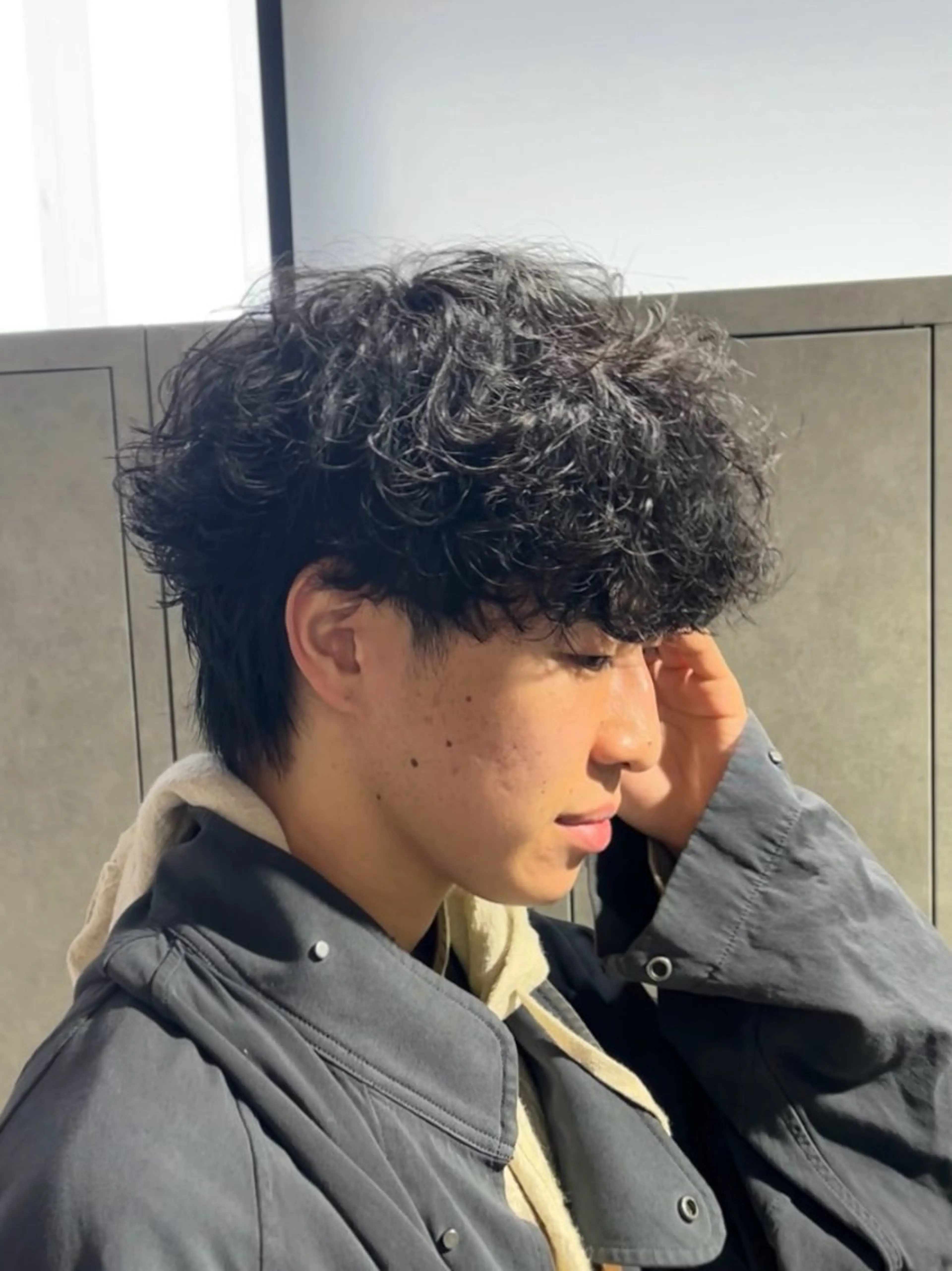 ショート カラー パーマ メンズ カット パーマ 【シャドウパーマ センターパート】義心のヘアスタイル