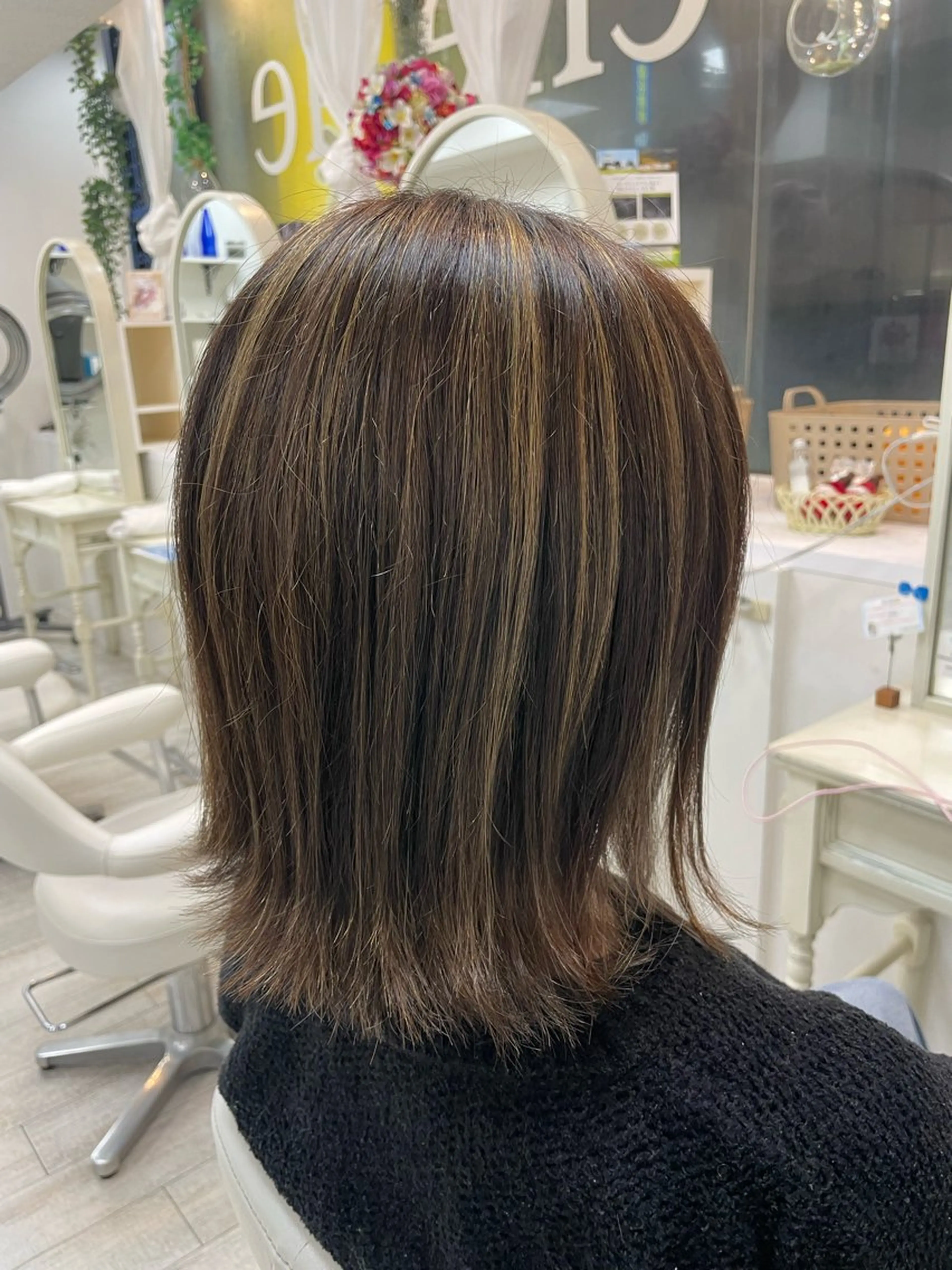 ミディアム カット ヘアカラー 新籾 尚哉のヘアスタイル