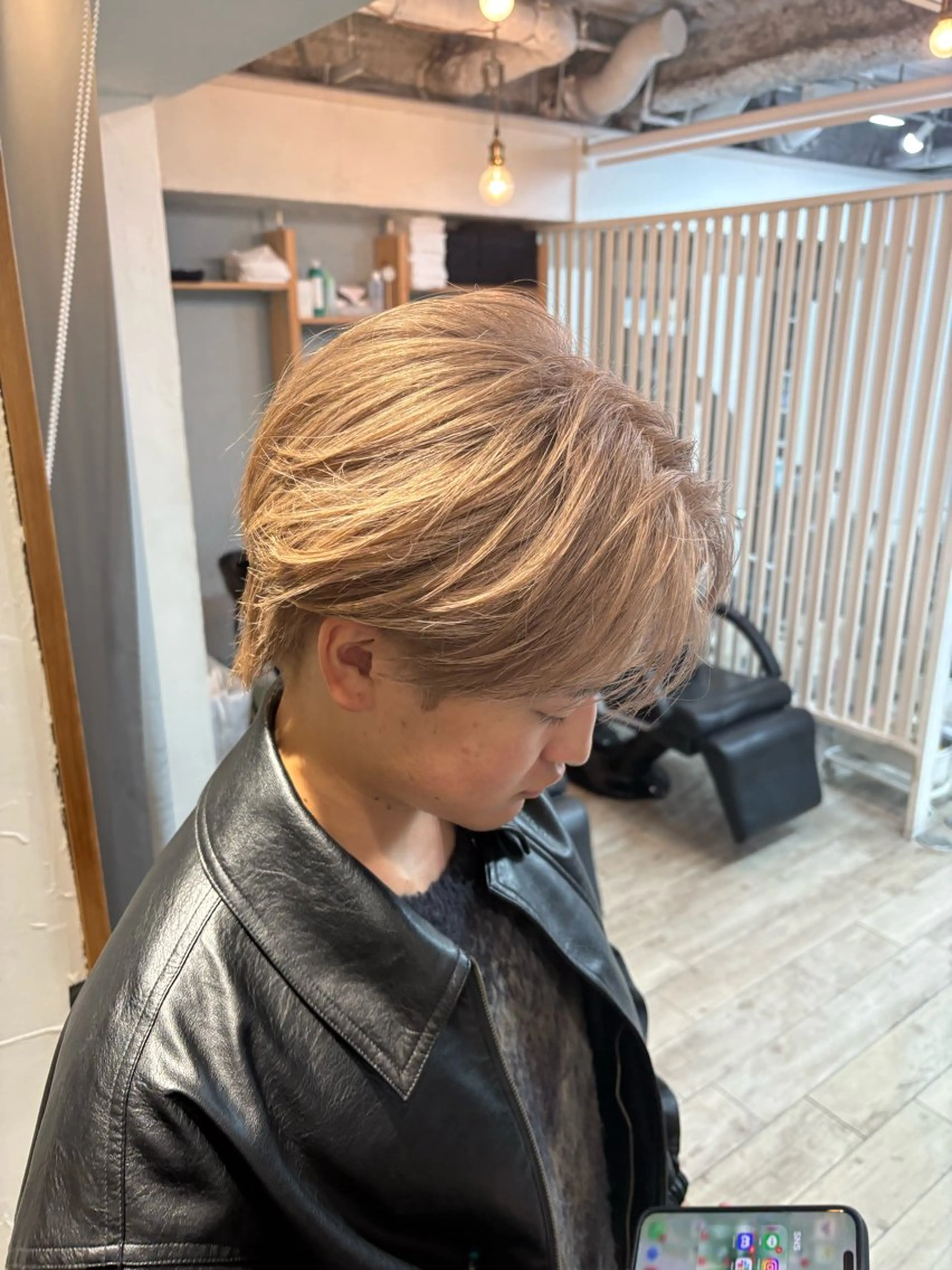 カラー メンズ ベージュカラー ミルクティーベージュ ヘアカラー メンズハイトーン特化 てるぼうのヘアスタイル