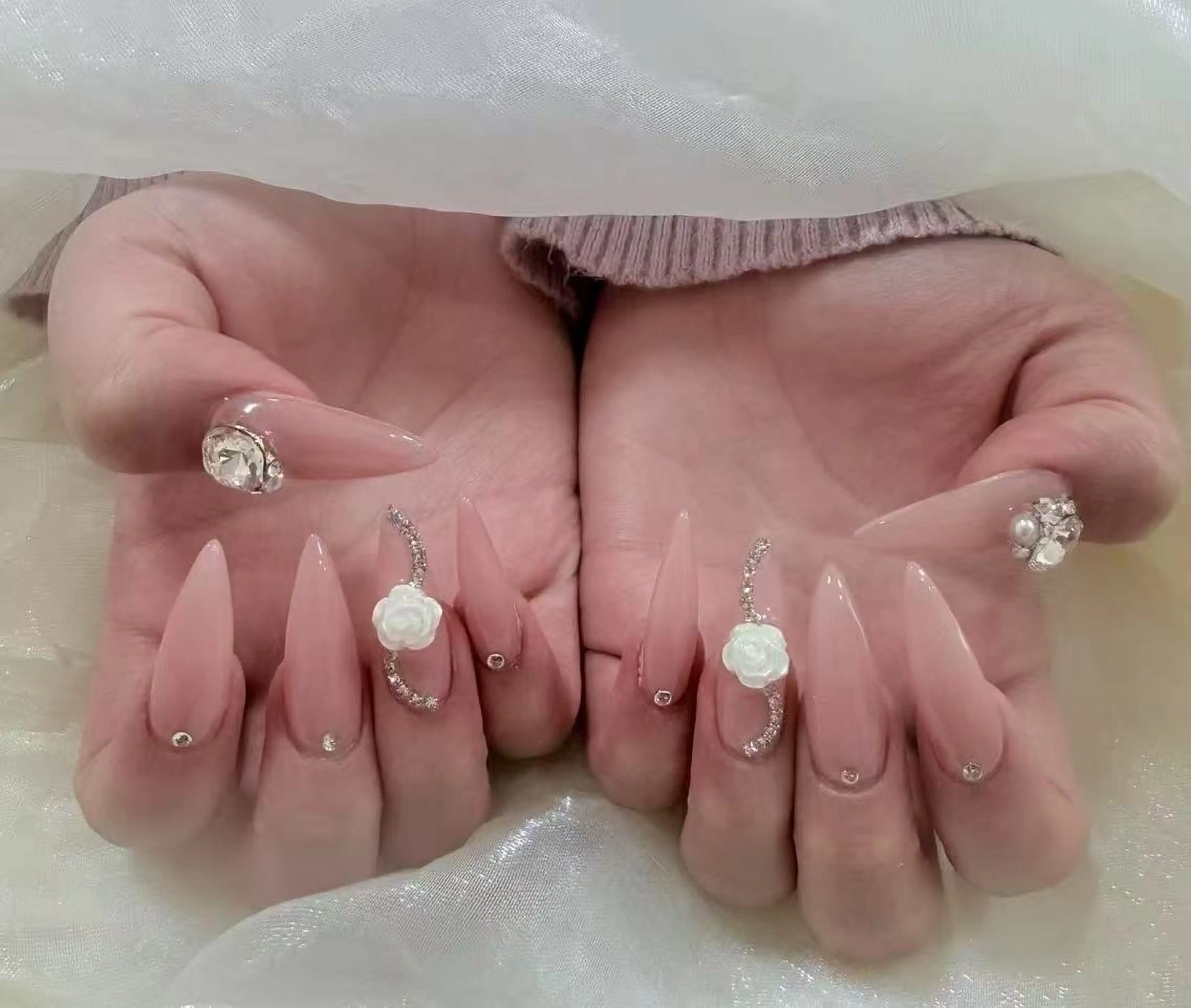 ネイル ストーンネイル ハンドネイル NARUMI nail*eyeのマツエク・マツパデザイン
