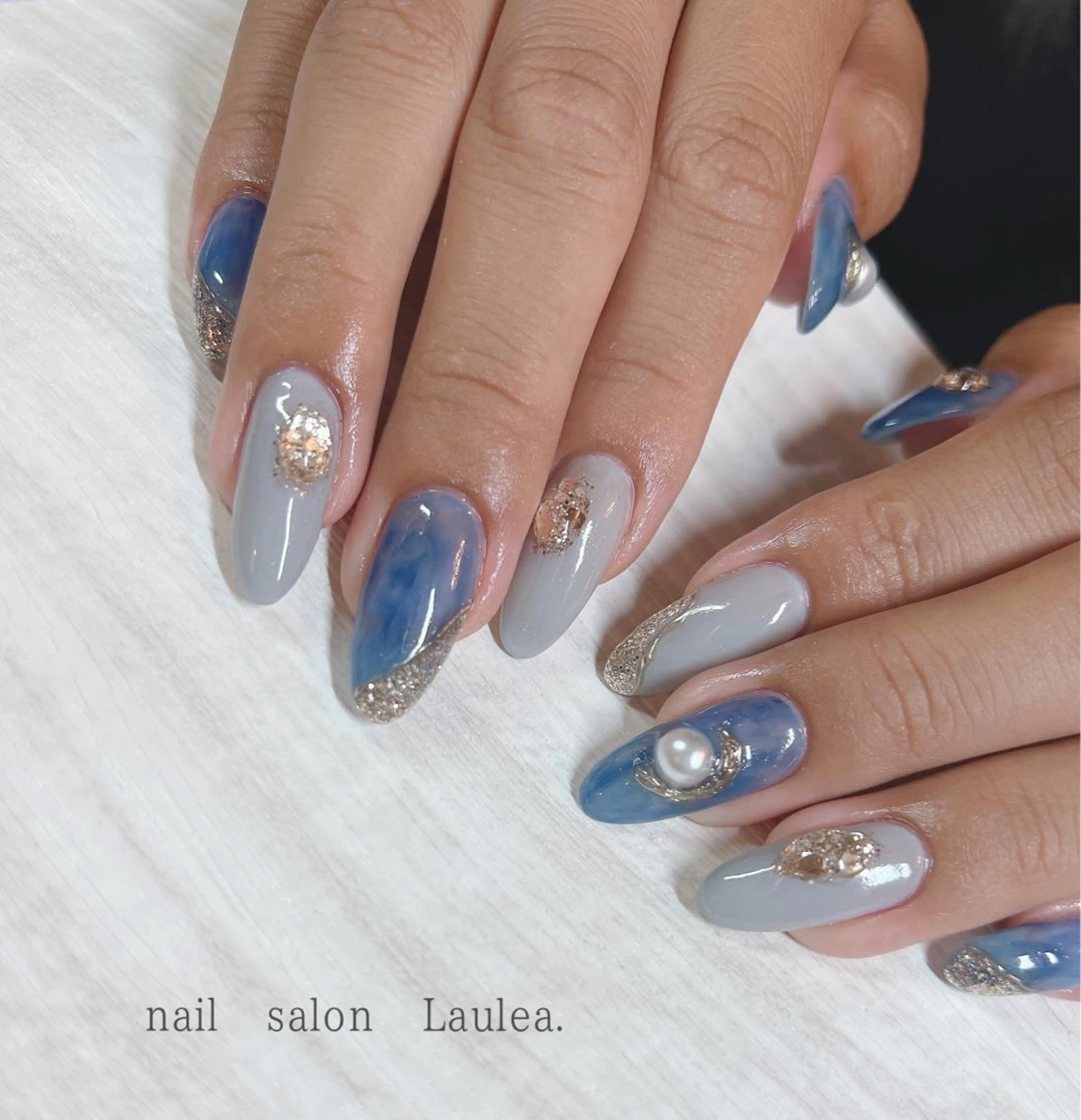 ネイル ブルー ミラーネイル ニュアンスネイル ハンドネイル nail salon Lauleaのネイルデザイン