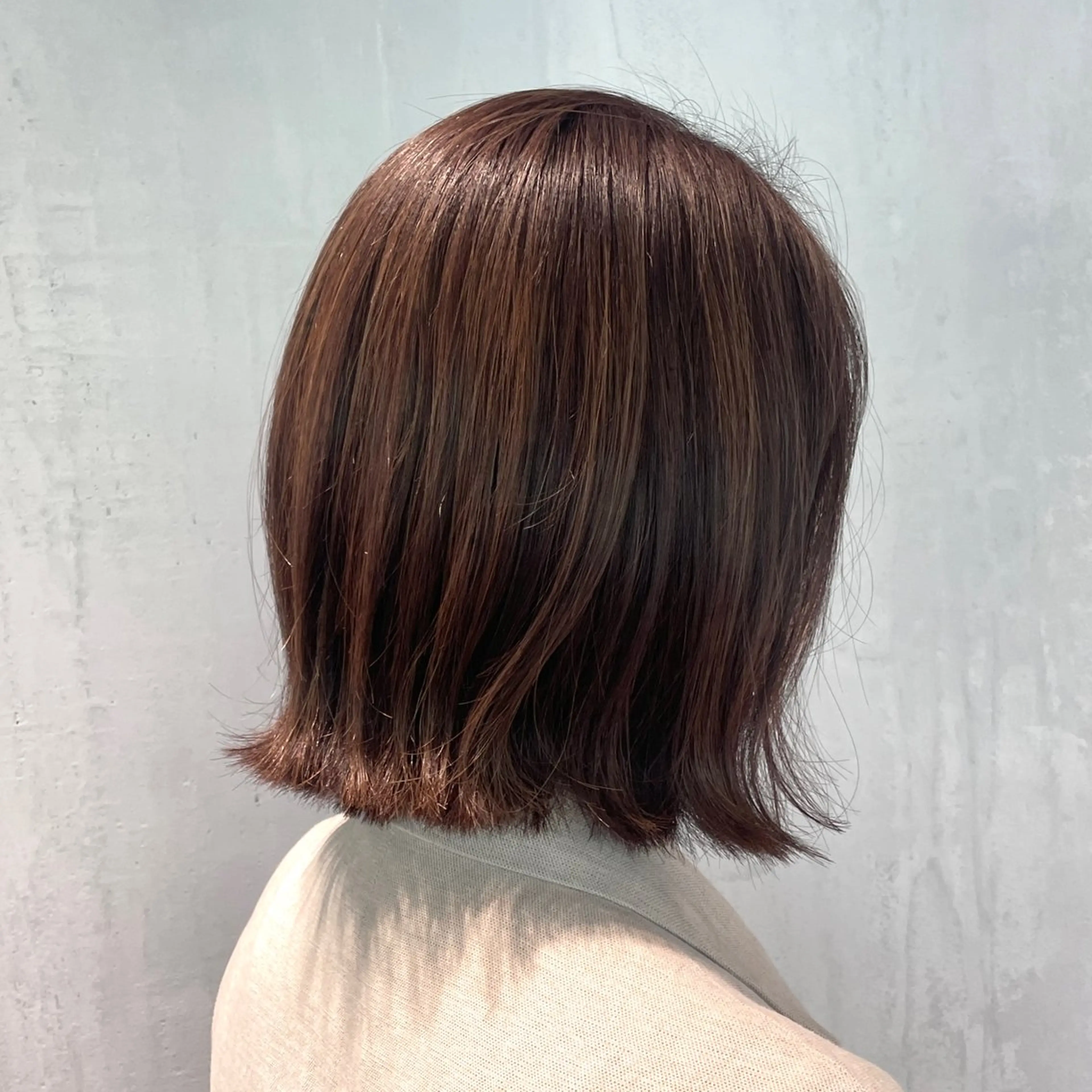 ミディアム カラー 切りっぱなしボブ ハイライトカラー ボブ ハイライト 外ハネヘア ヘアカラー トリートメント matka白髪ぼかし 大人ヘア/KEIKOのヘアスタイル
