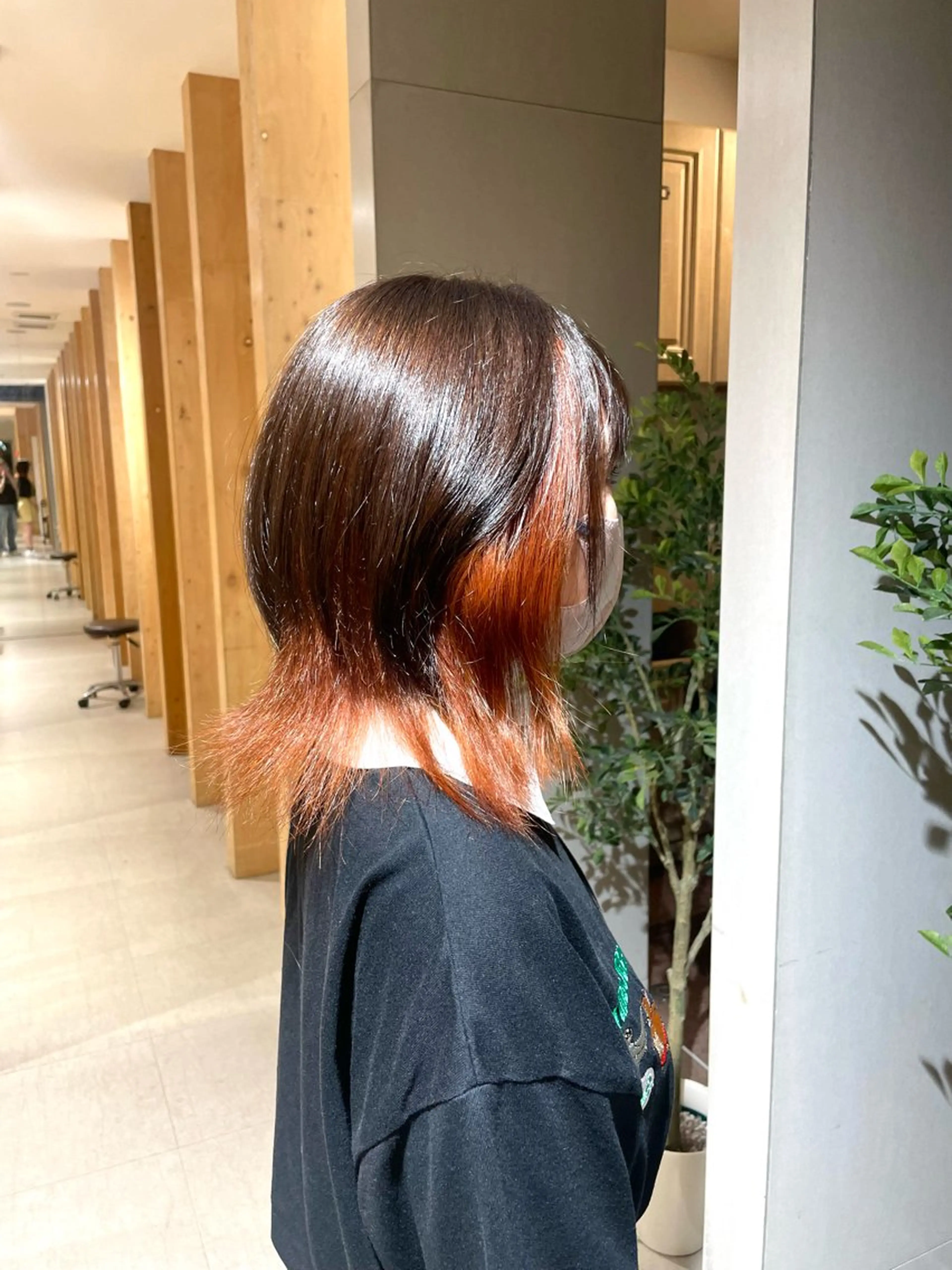 ミディアム カラー ブリーチ ダブルカラー インナーカラー オレンジ レイヤーカット Libero／ HARUKA【柏】のヘアスタイル