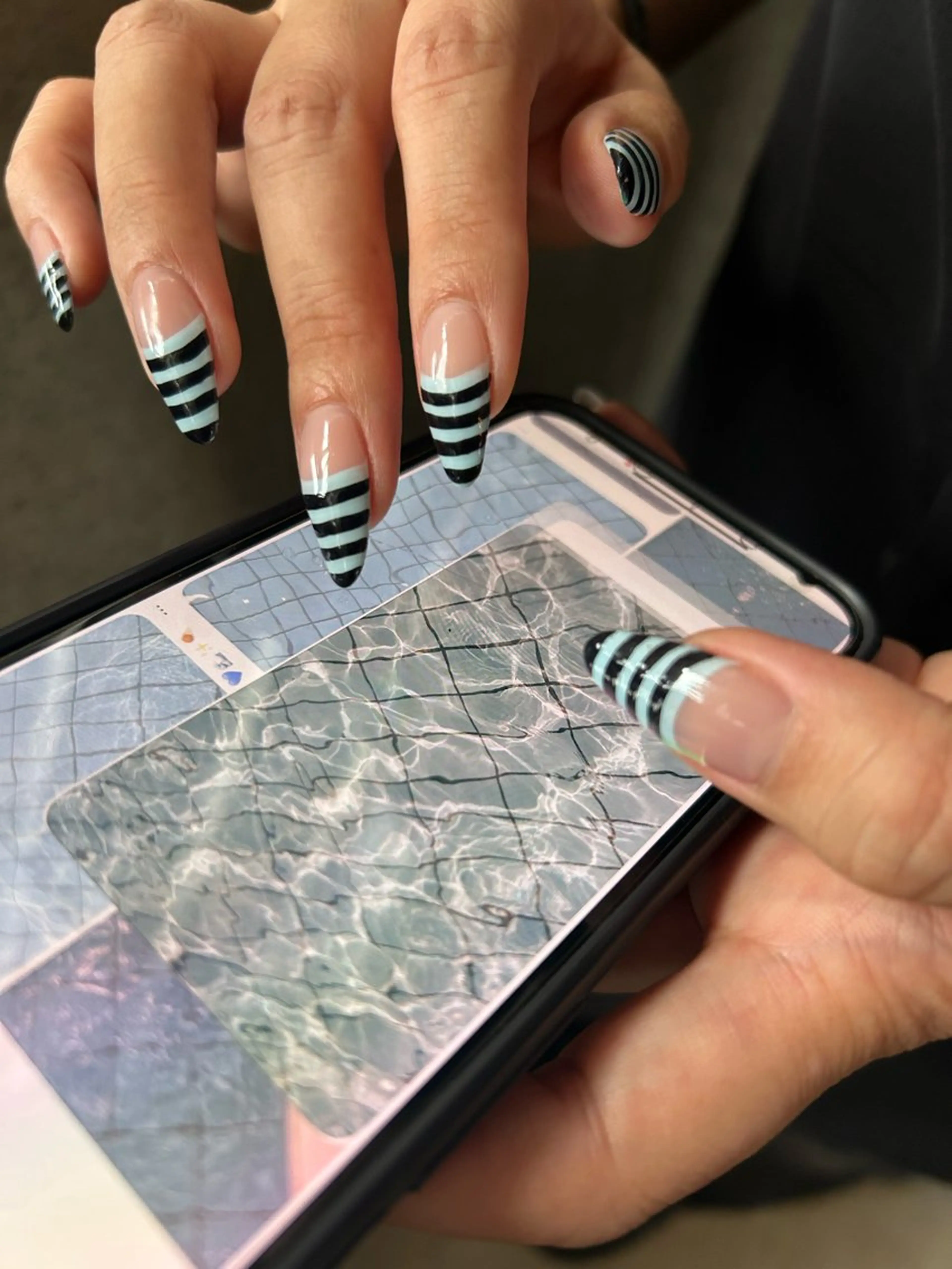 ネイル ボーダー 木戸 有佐のネイルデザイン