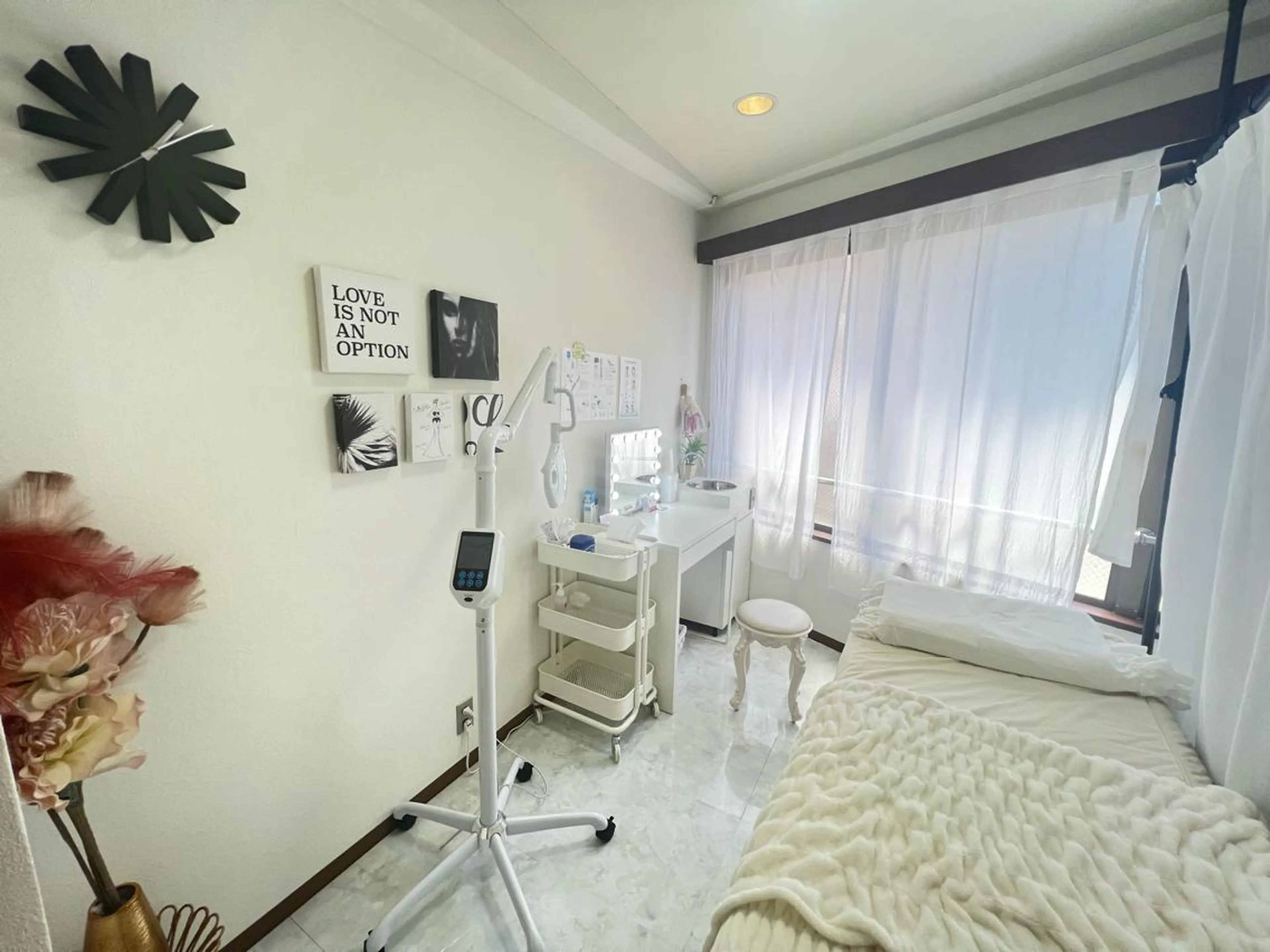 ショート カラー パーマ ヘアアレンジ メンズ キッズ ネイル マツエク・マツパ アイブロウ 【ハーブ×毛穴洗浄】 THE MORE千葉のエステ・リラクイメージ