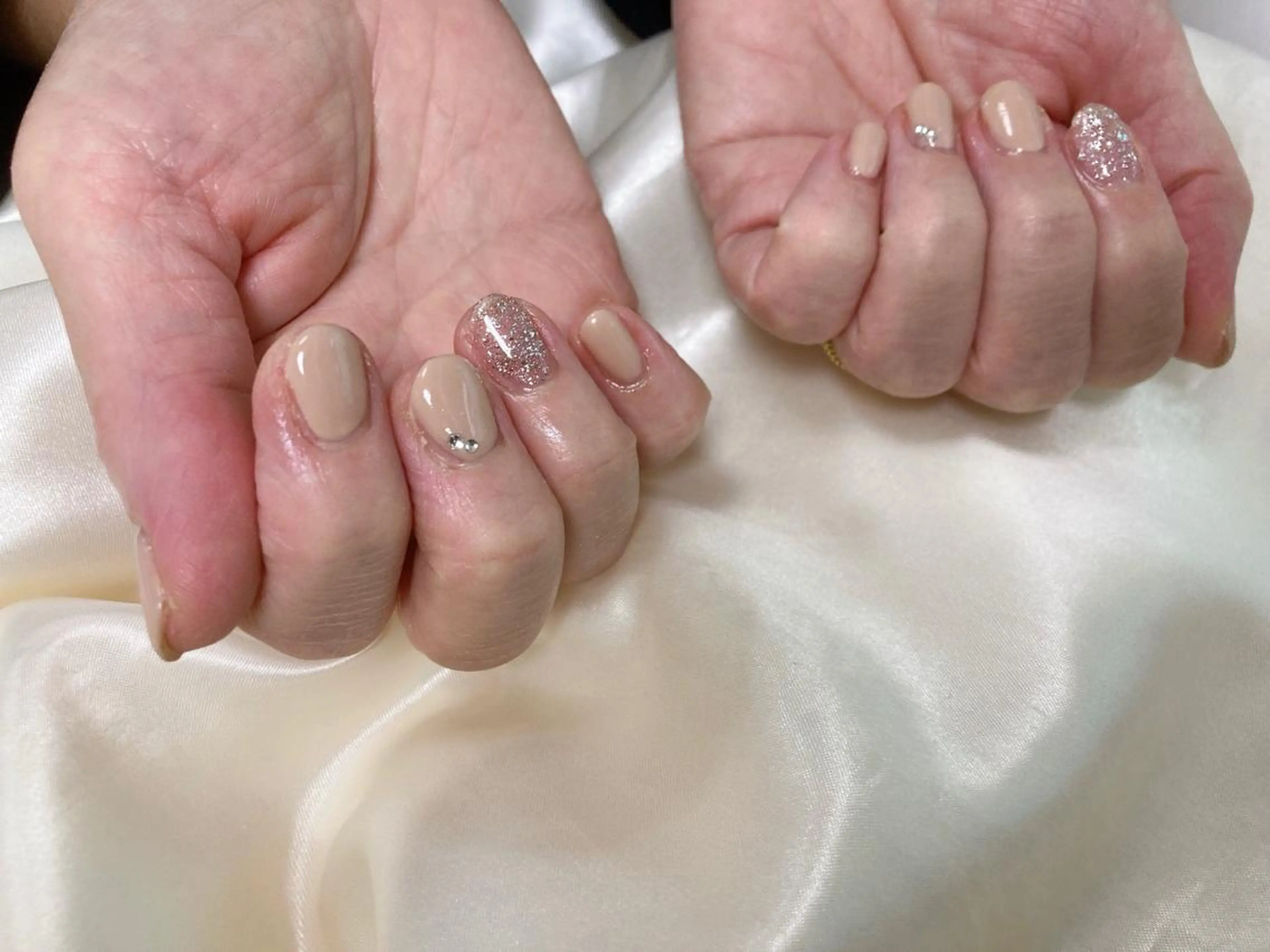 ネイル ラメ(グリッター) ワンカラーネイル ストーンネイル ハンドネイル mogunail &blowのネイルデザイン