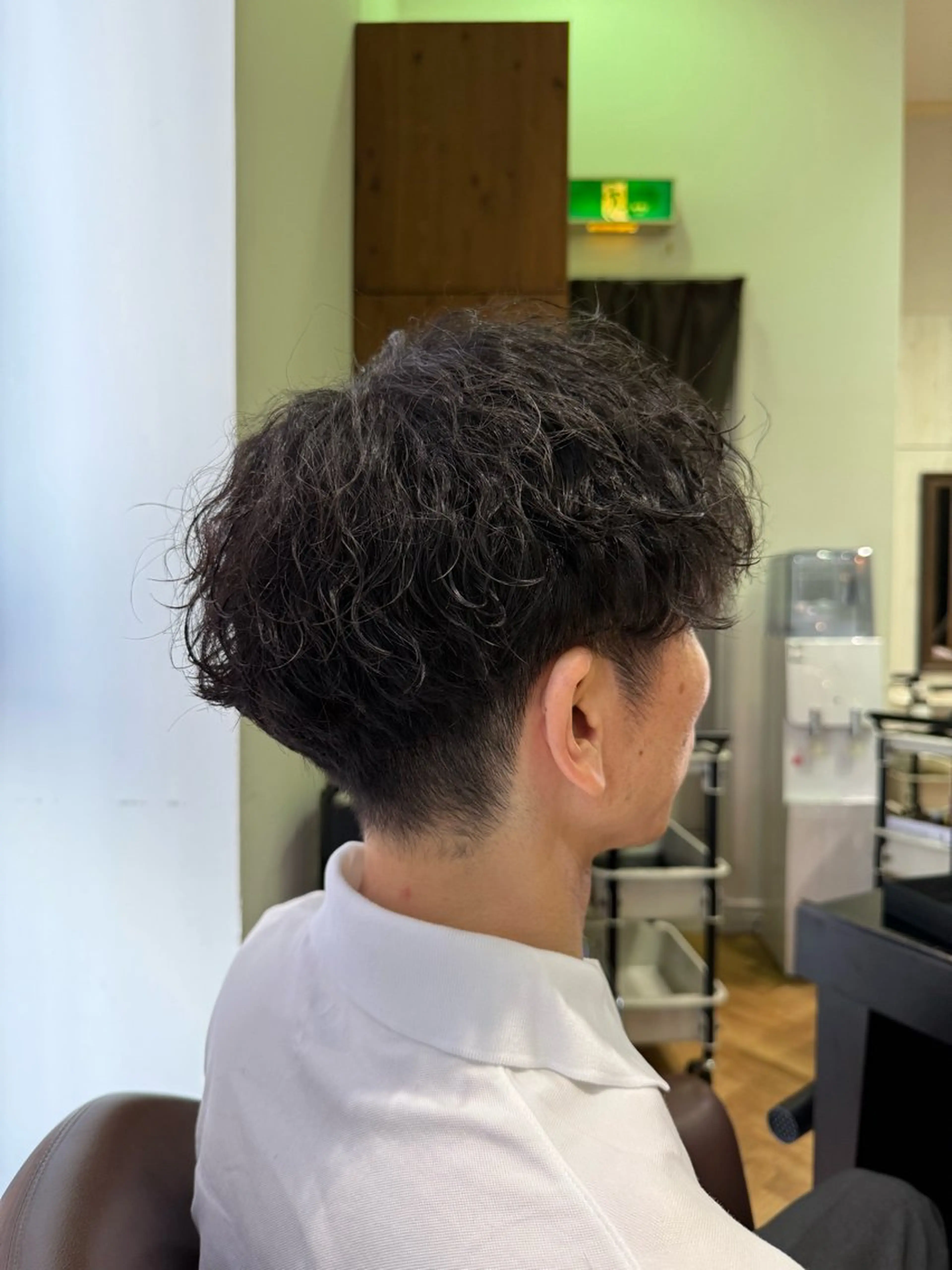 ショート パーマ メンズ 溝口 槙里也のヘアスタイル