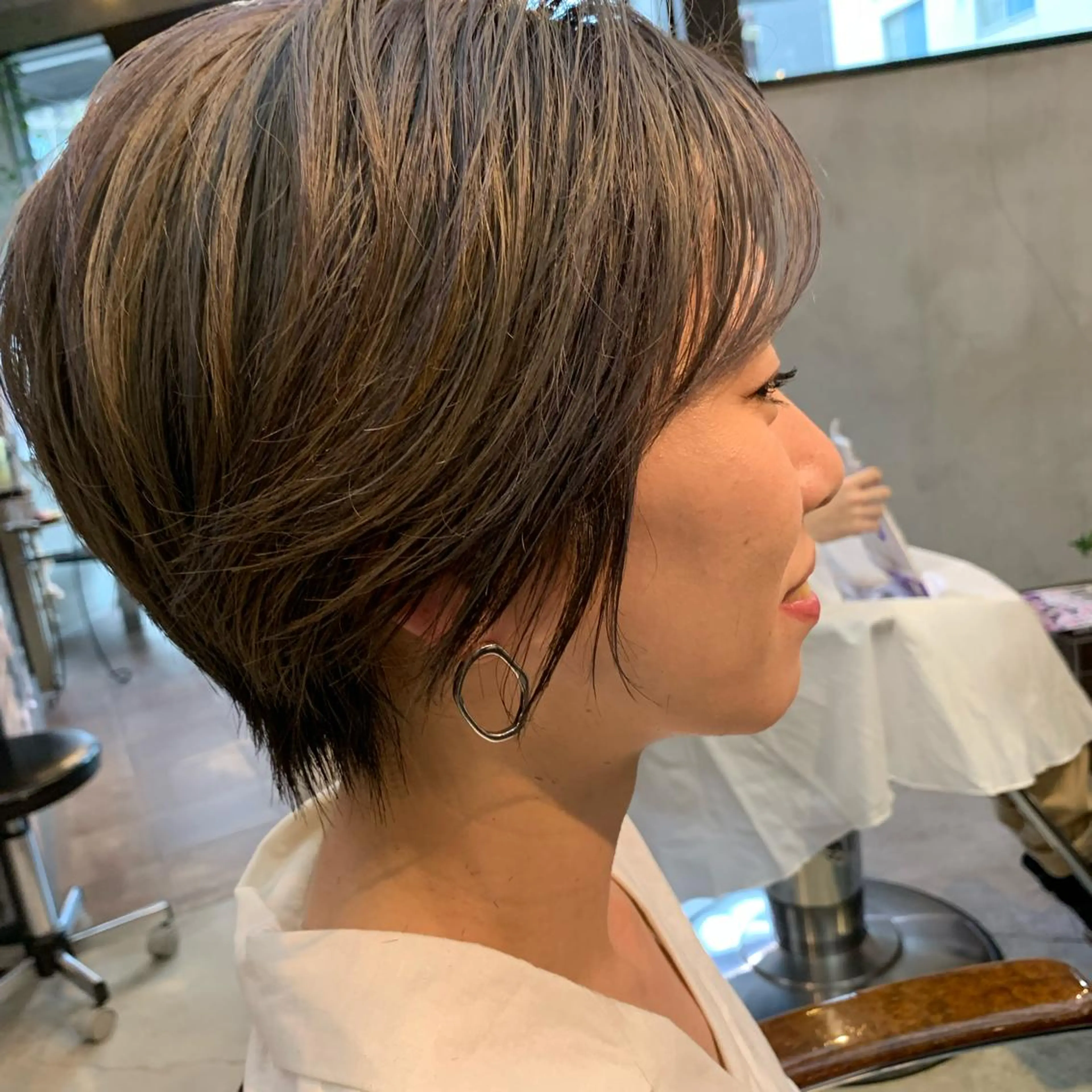 ショート カラー ブリーチ 月200人を担当 💇‍♀️栗林のヘアスタイル