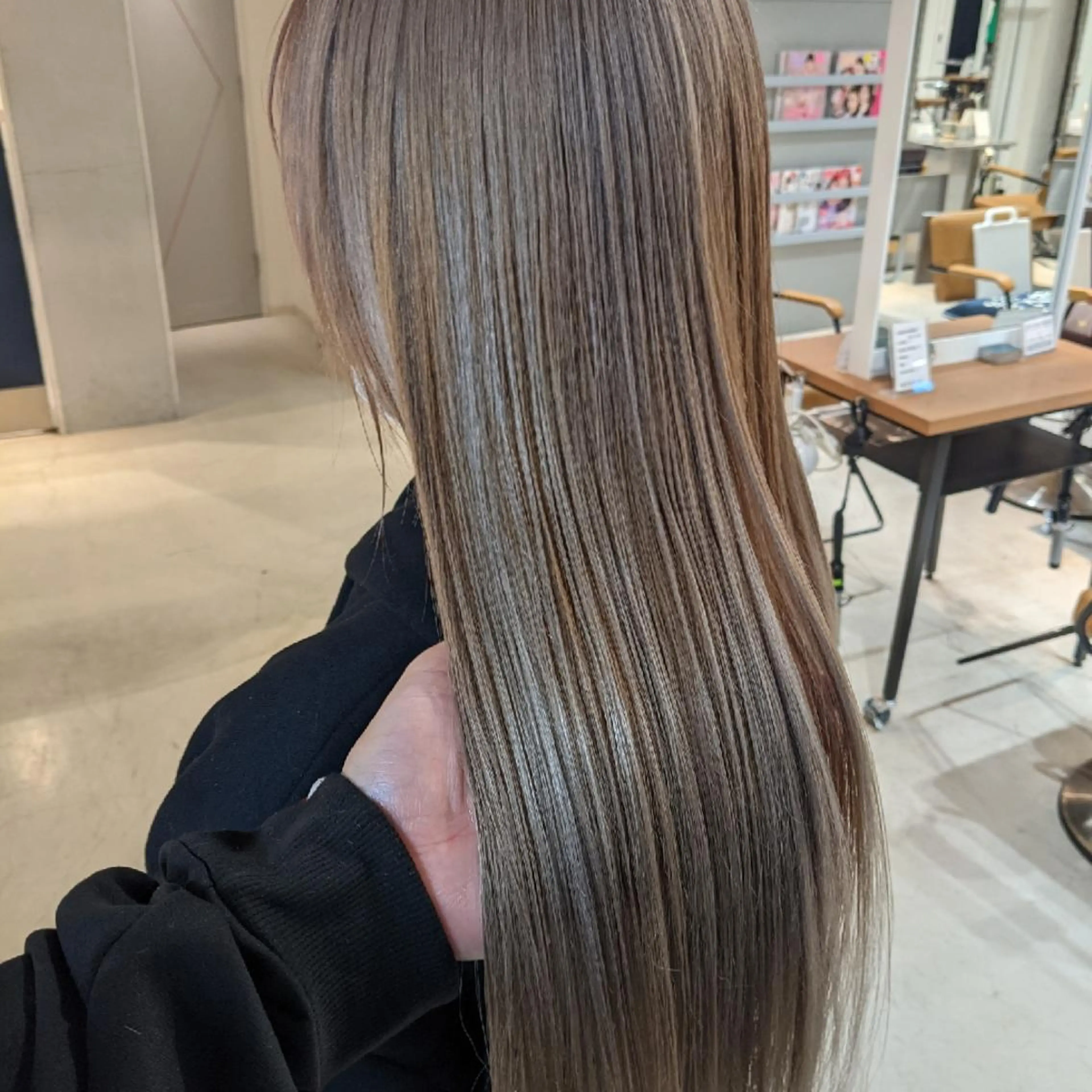 セミロング カラー ヘアカラー トリートメント nameless髪質 改善ブリーチ心斎橋のヘアスタイル