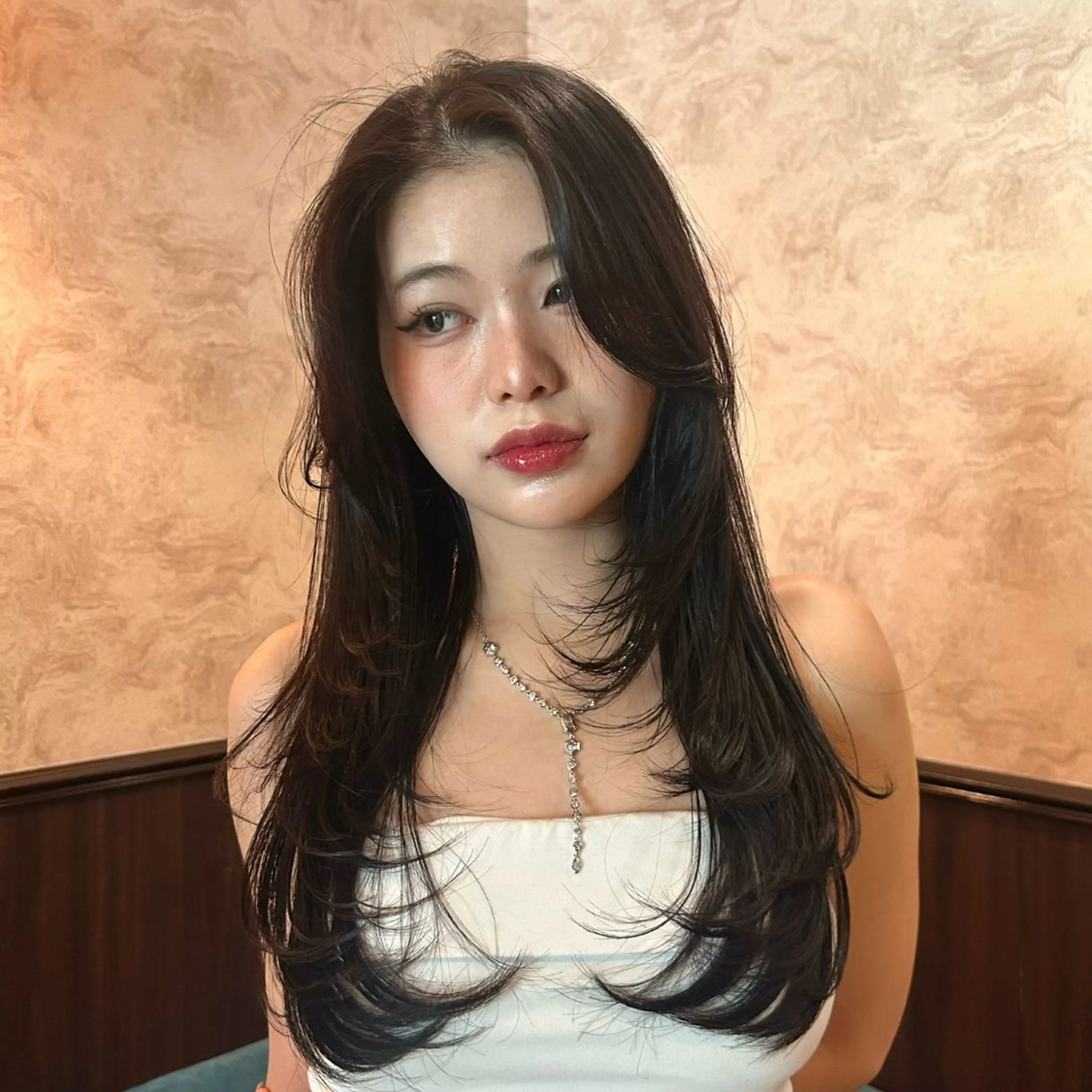ロング カラー カット ヘアカラー Momo/海外ヘア レイヤー/ハイライトのヘアスタイル