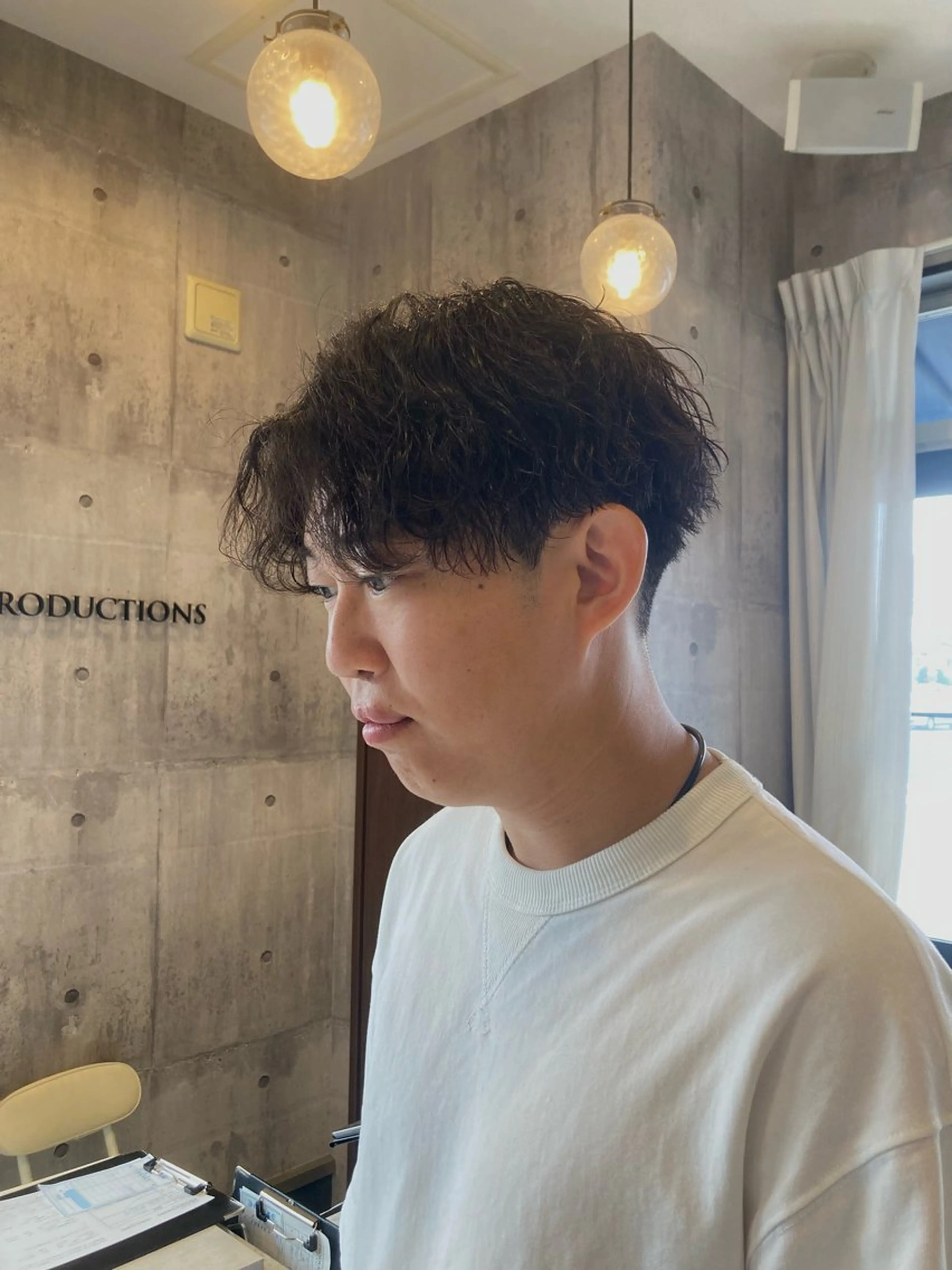ショート パーマ メンズ センターパート 波巻きパーマ カット パーマ ハマノ ミユのヘアスタイル