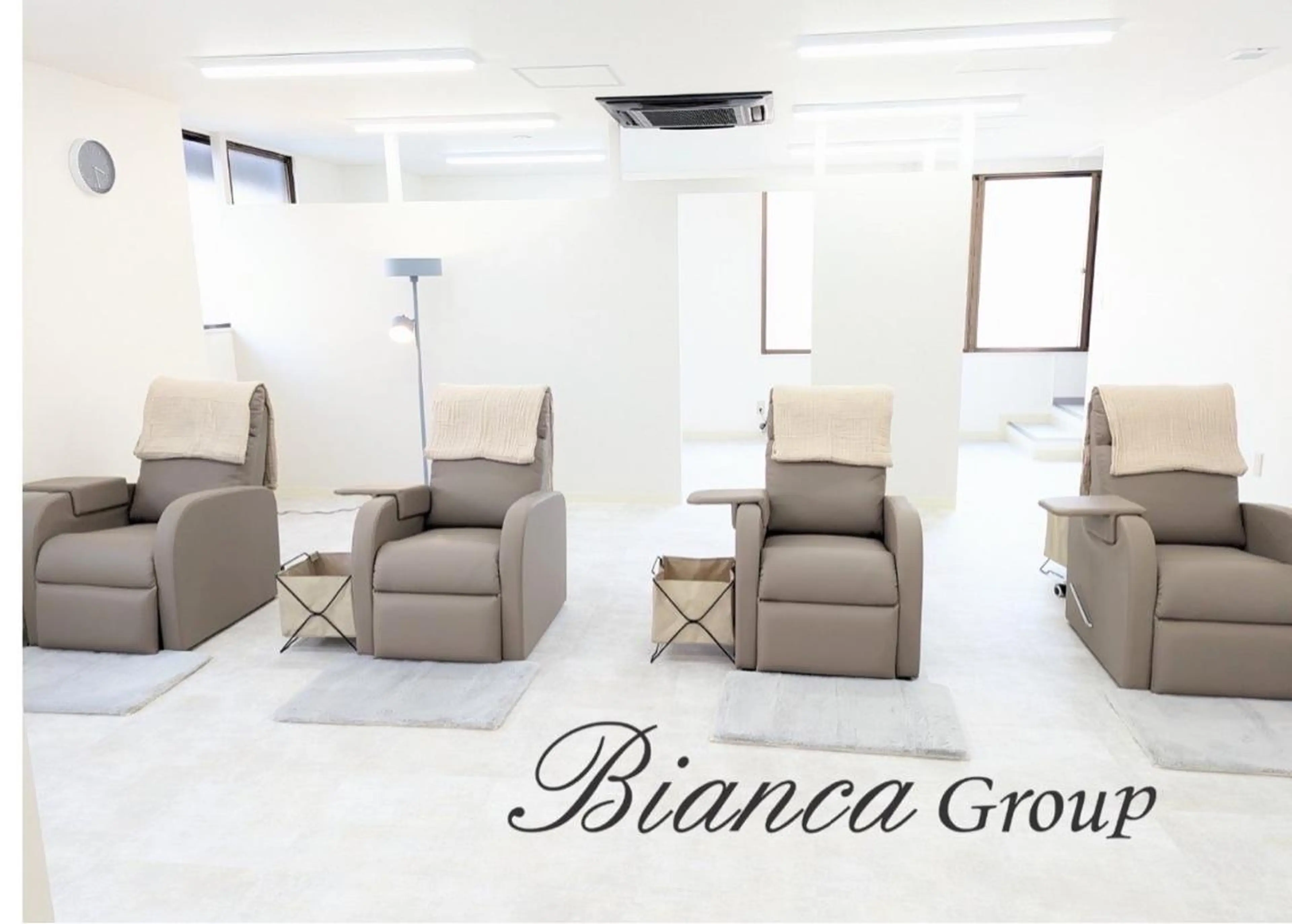 ネイル Bianca🩶 SHIONOのネイルデザイン