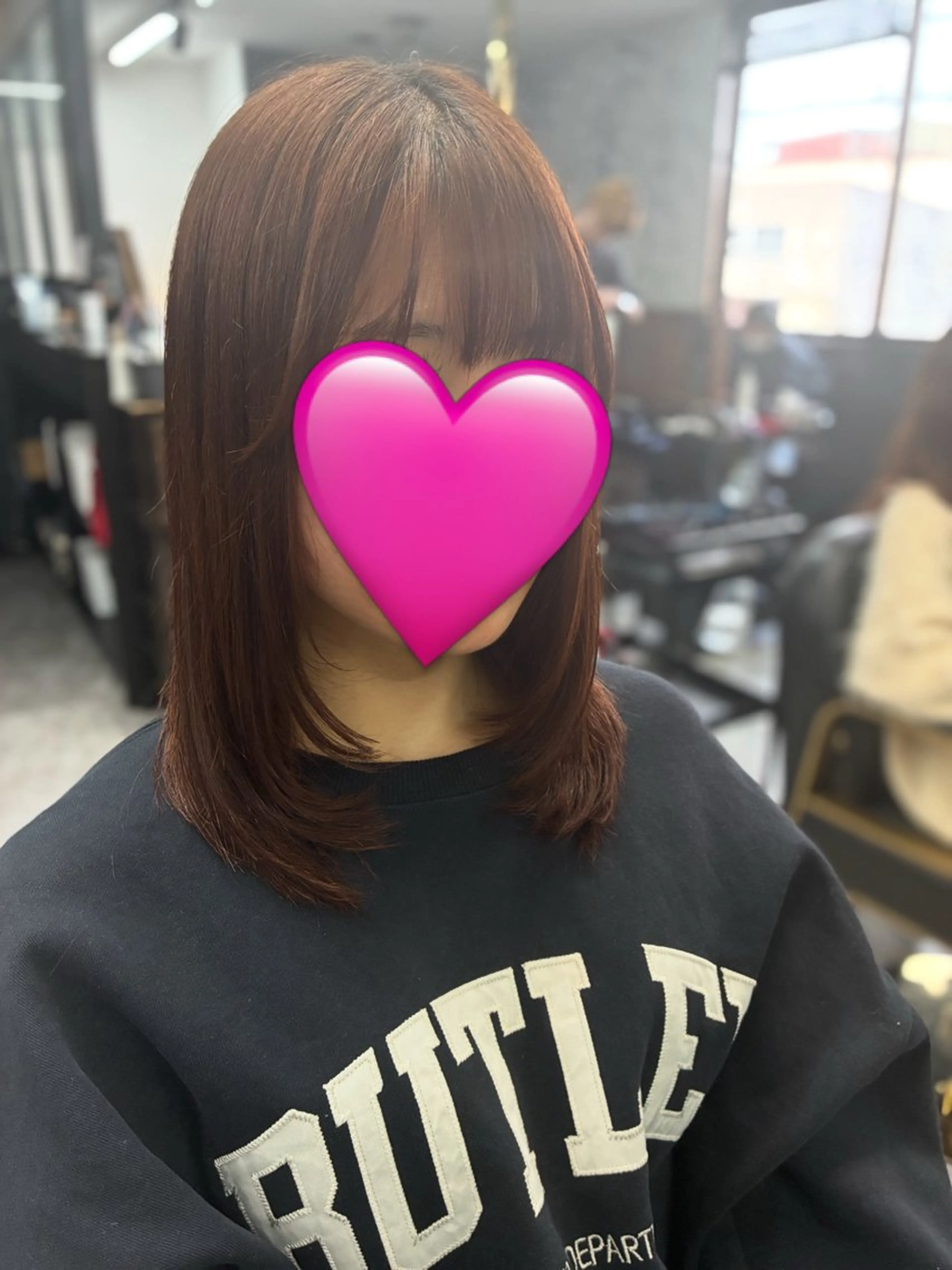 セミロング カット 北村 理奈のヘアスタイル